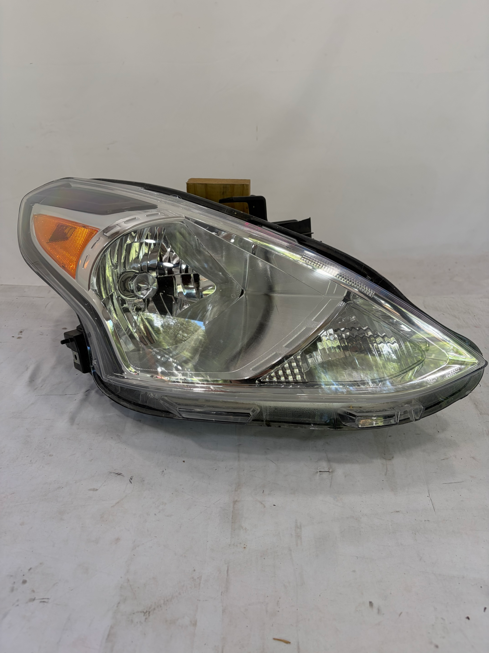 2014-2019 Nissan Versa Passenger Side Headlight RH