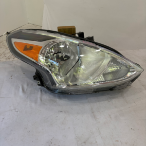 2014-2019 Nissan Versa Passenger Side Headlight RH - Image 4
