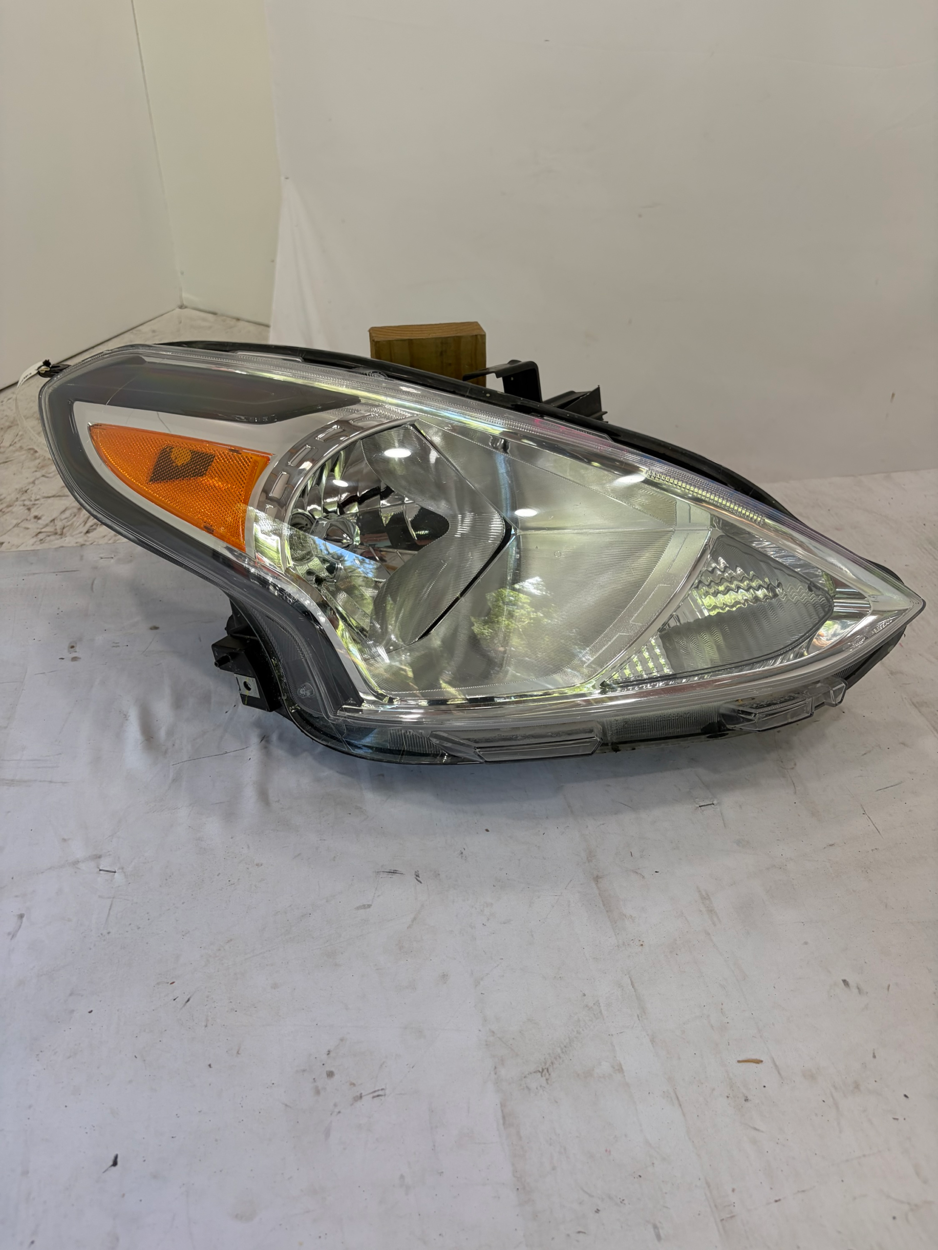2014-2019 Nissan Versa Passenger Side Headlight RH