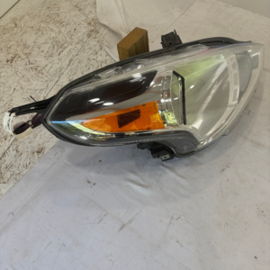 2014-2019 Nissan Versa Passenger Side Headlight RH - Image 5