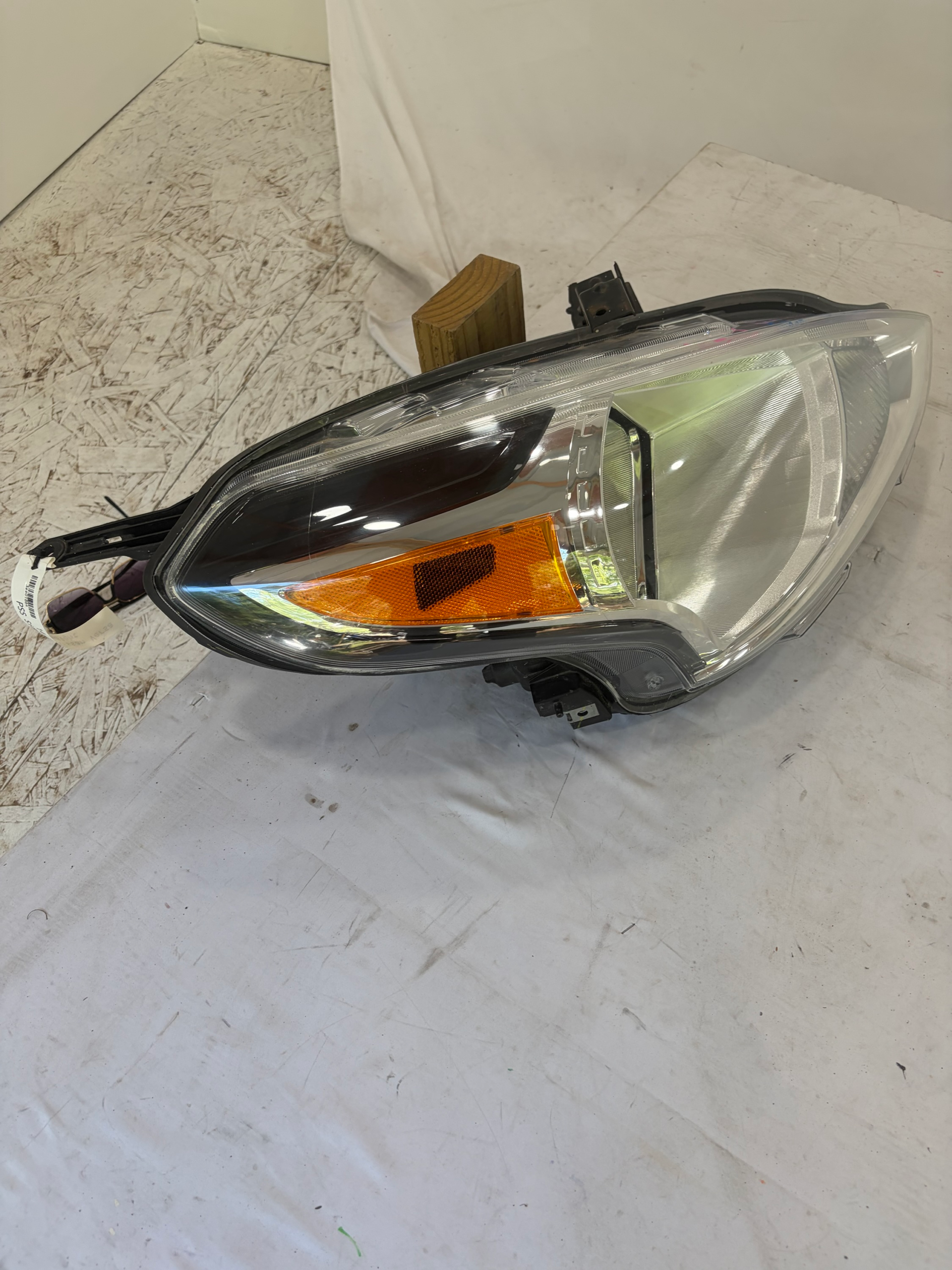 2014-2019 Nissan Versa Passenger Side Headlight RH
