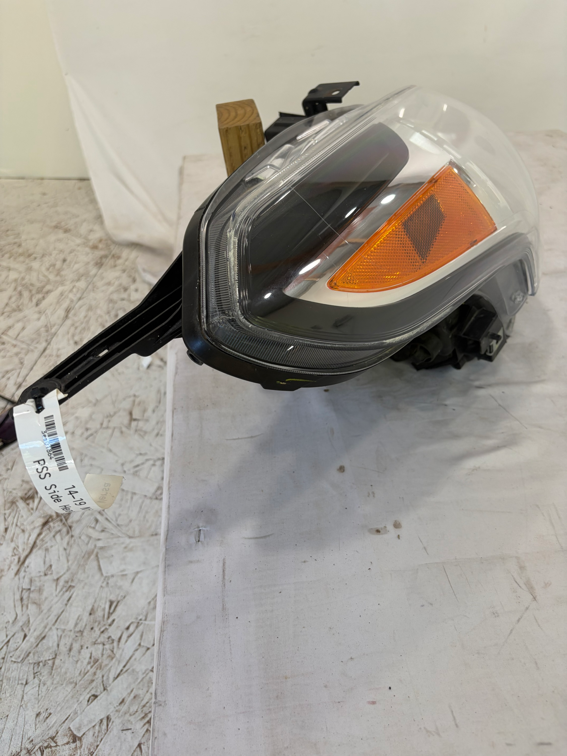 2014-2019 Nissan Versa Passenger Side Headlight RH