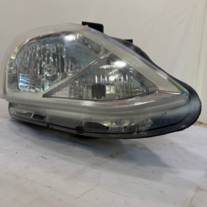 2014-2019 Nissan Versa Passenger Side Headlight RH - Image 2
