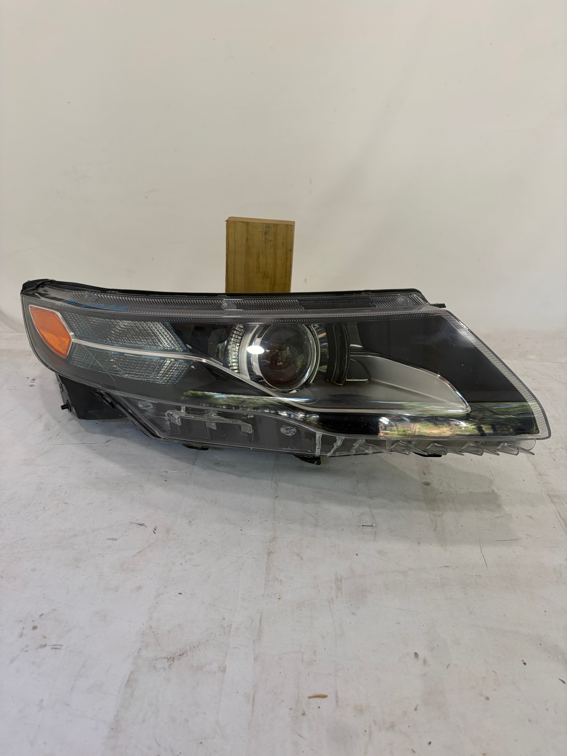 2011-2015 Chevrolet Volt Passenger Side Headlight Halogen LH