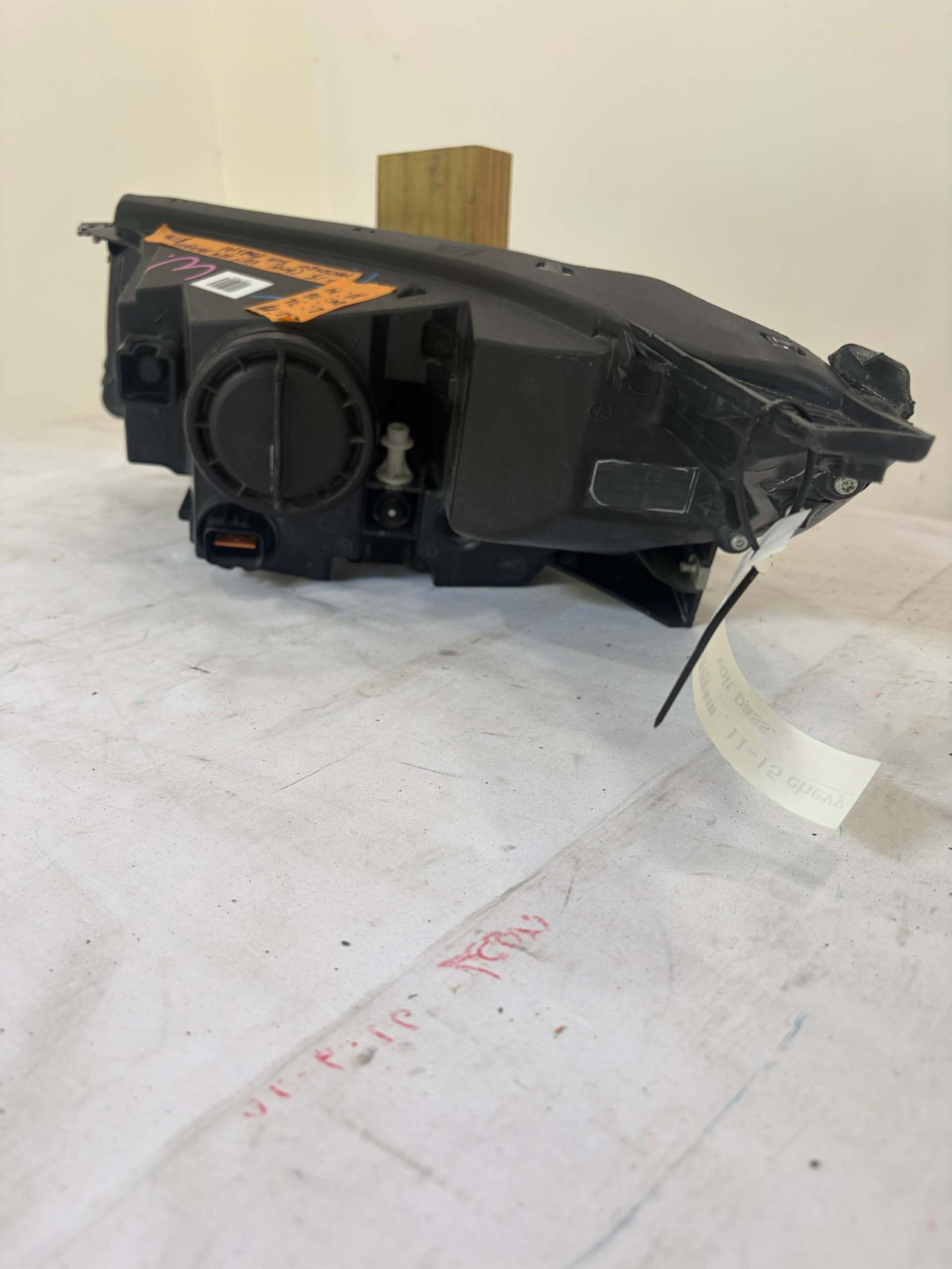 2011-2015 Chevrolet Volt Passenger Side Headlight Halogen LH