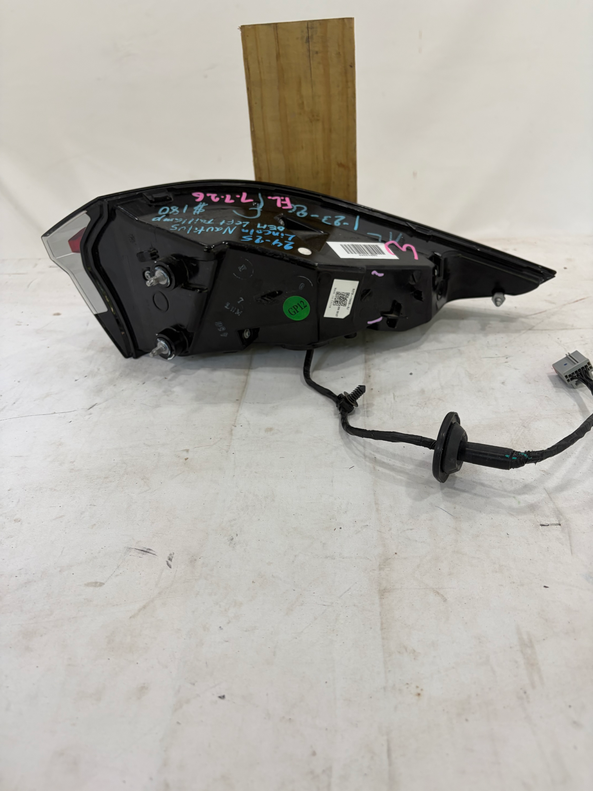 2024-2025 Lincoln Nautilus Driver Side Taillight LH