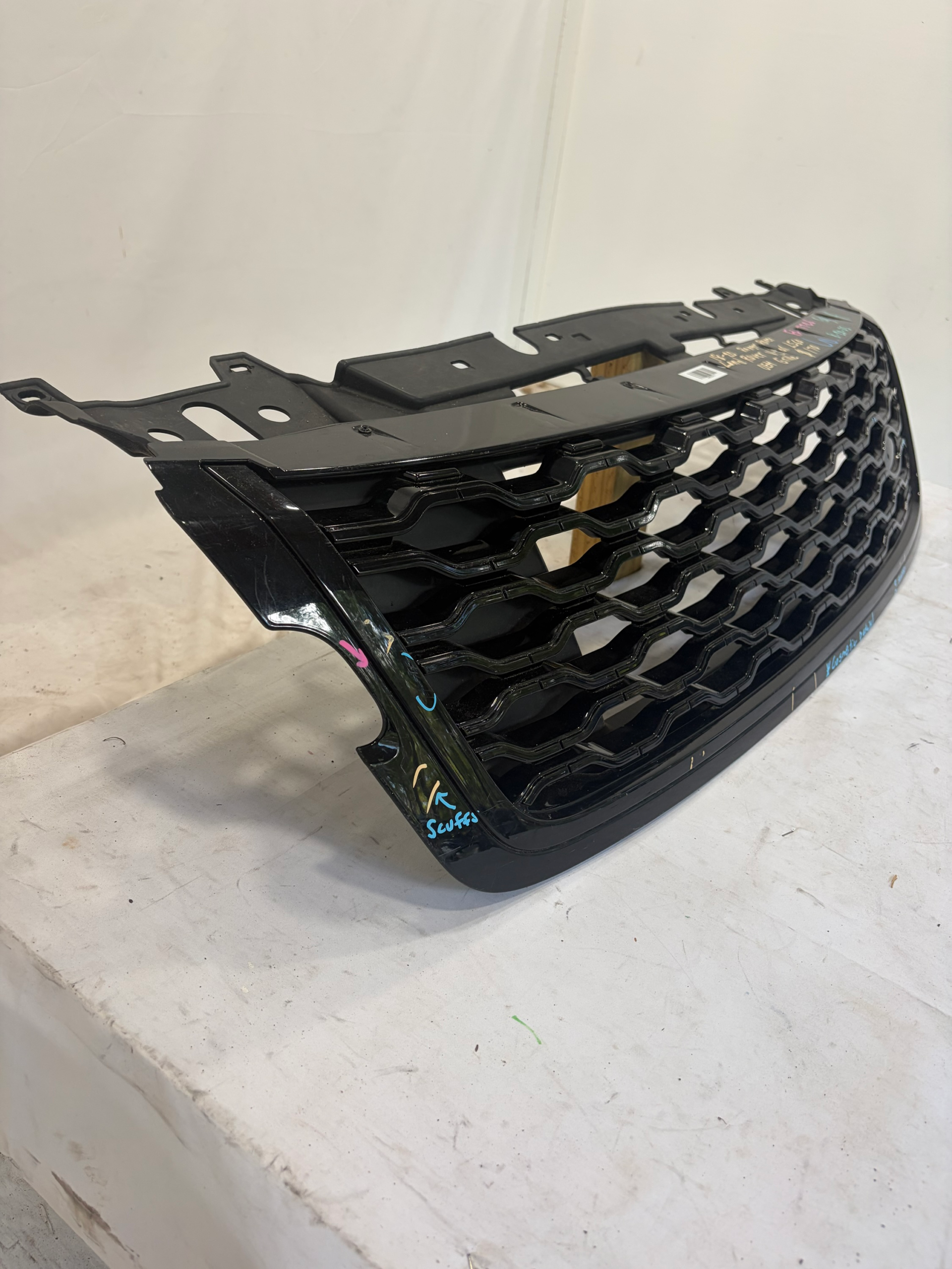 2018-2020 Range Rover & Land Rover Velar L560 Grille