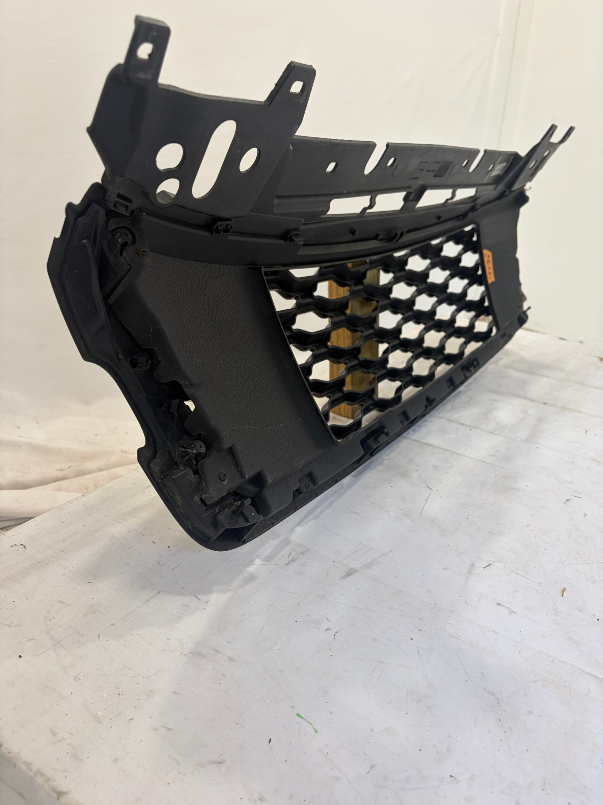 2018-2020 Range Rover & Land Rover Velar L560 Grille