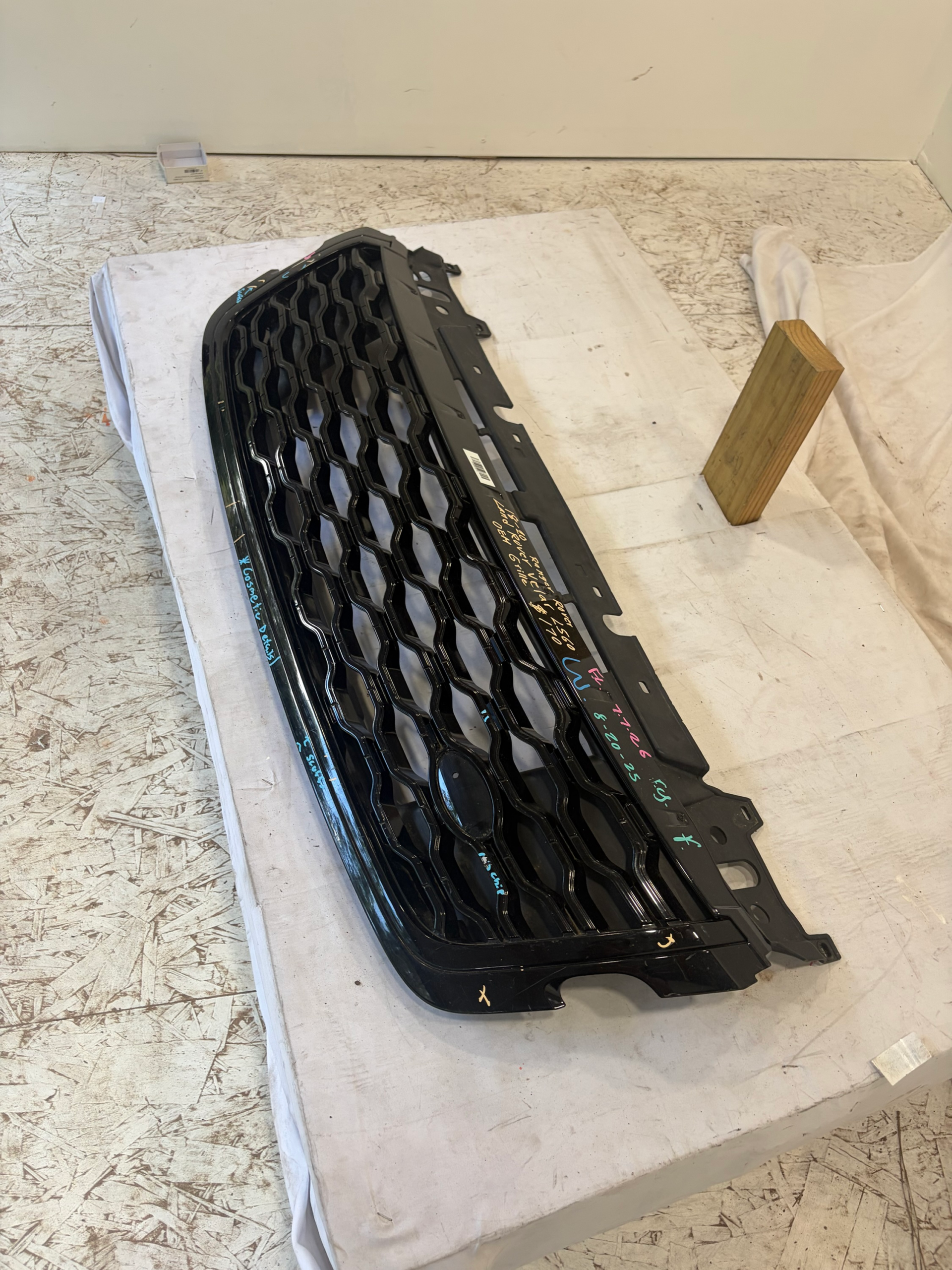 2018-2020 Range Rover & Land Rover Velar L560 Grille