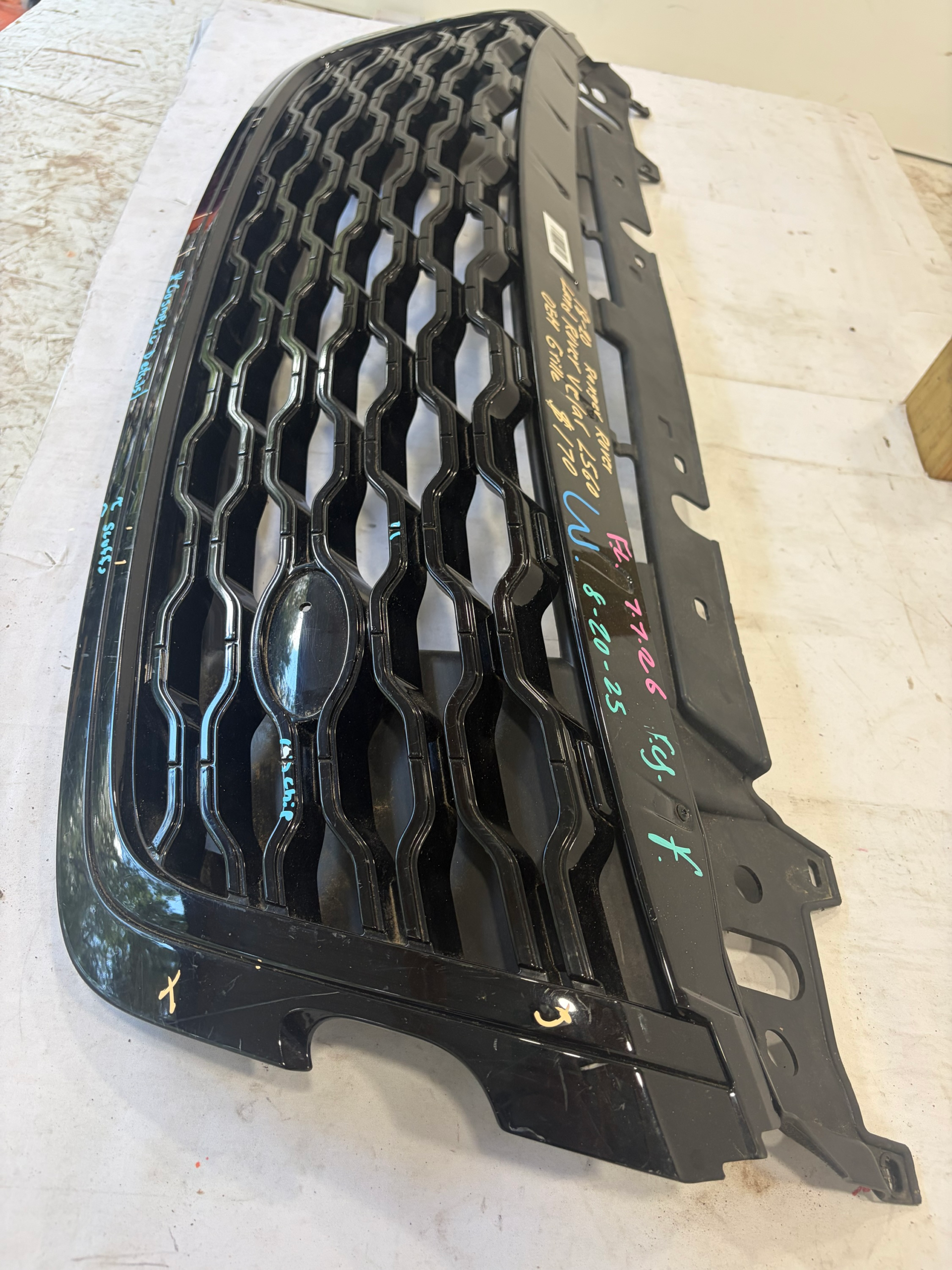 2018-2020 Range Rover & Land Rover Velar L560 Grille