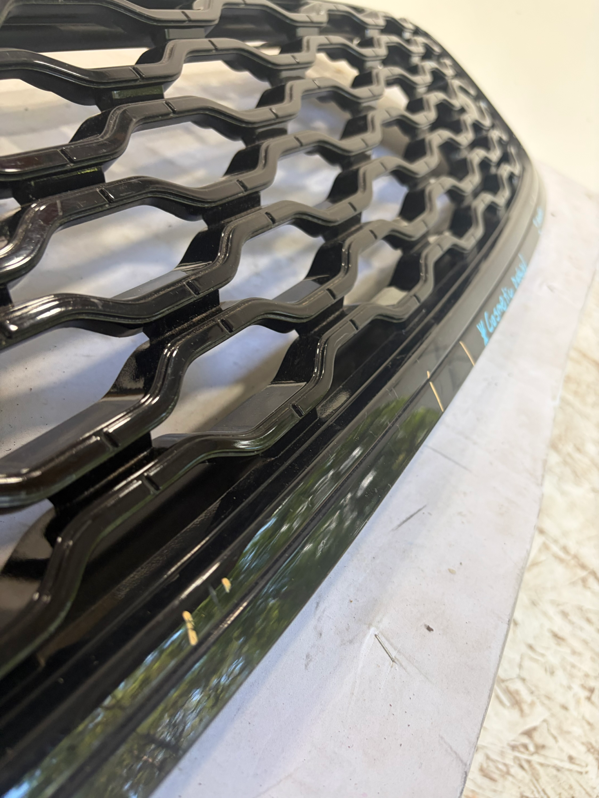 2018-2020 Range Rover & Land Rover Velar L560 Grille