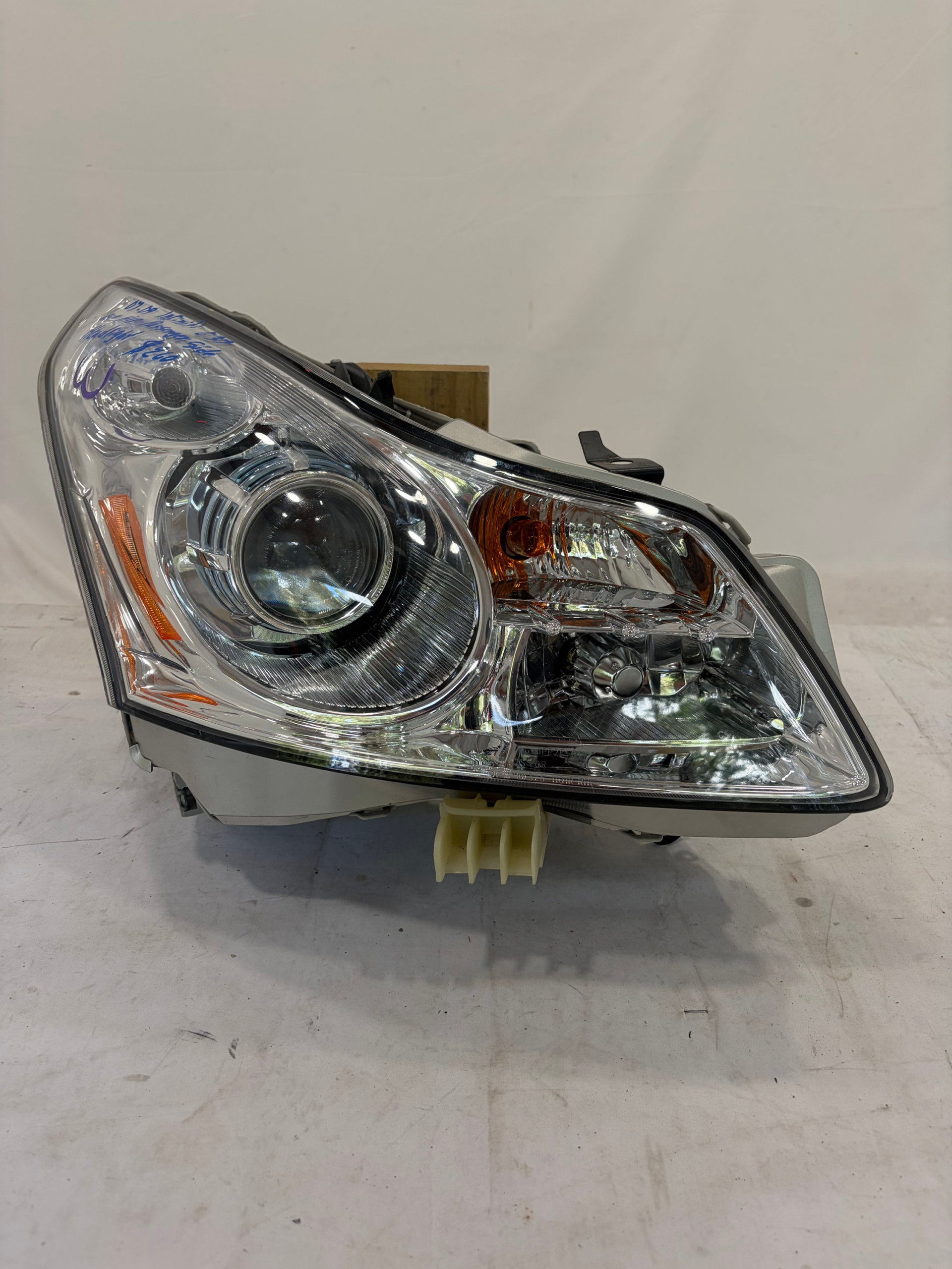 2007-2009 Infinity G37 Passenger Side Headlight RH HID