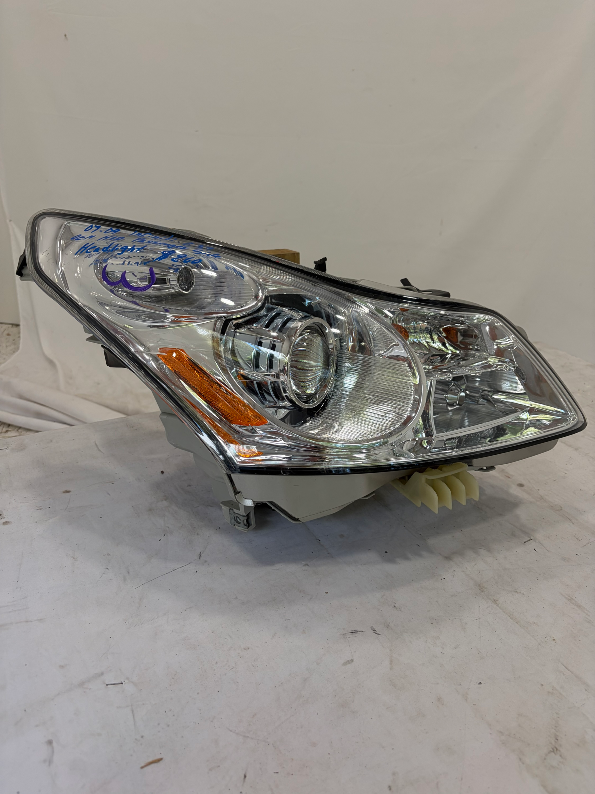 2007-2009 Infinity G37 Passenger Side Headlight RH HID