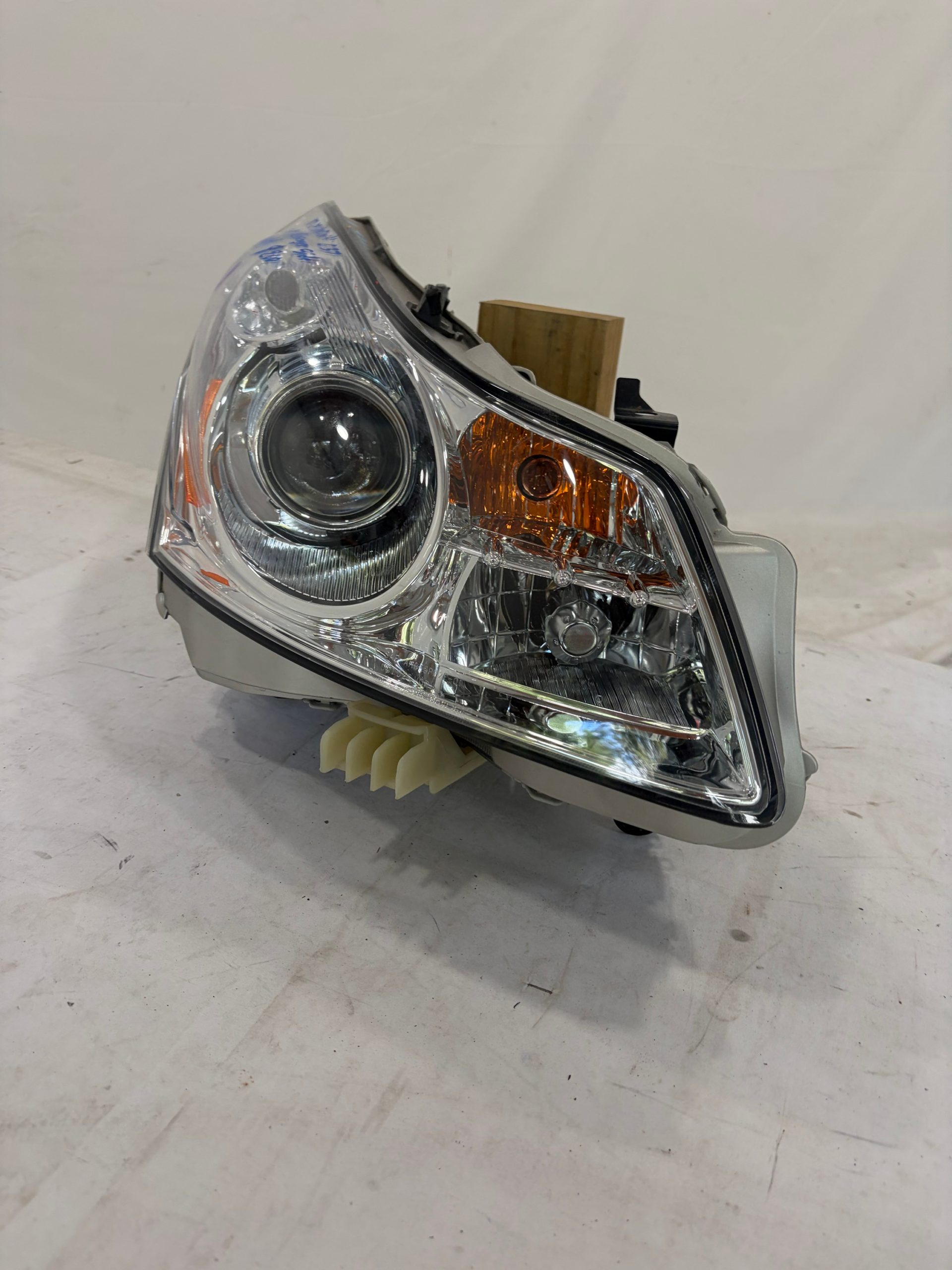 2007-2009 Infinity G37 Passenger Side Headlight RH HID