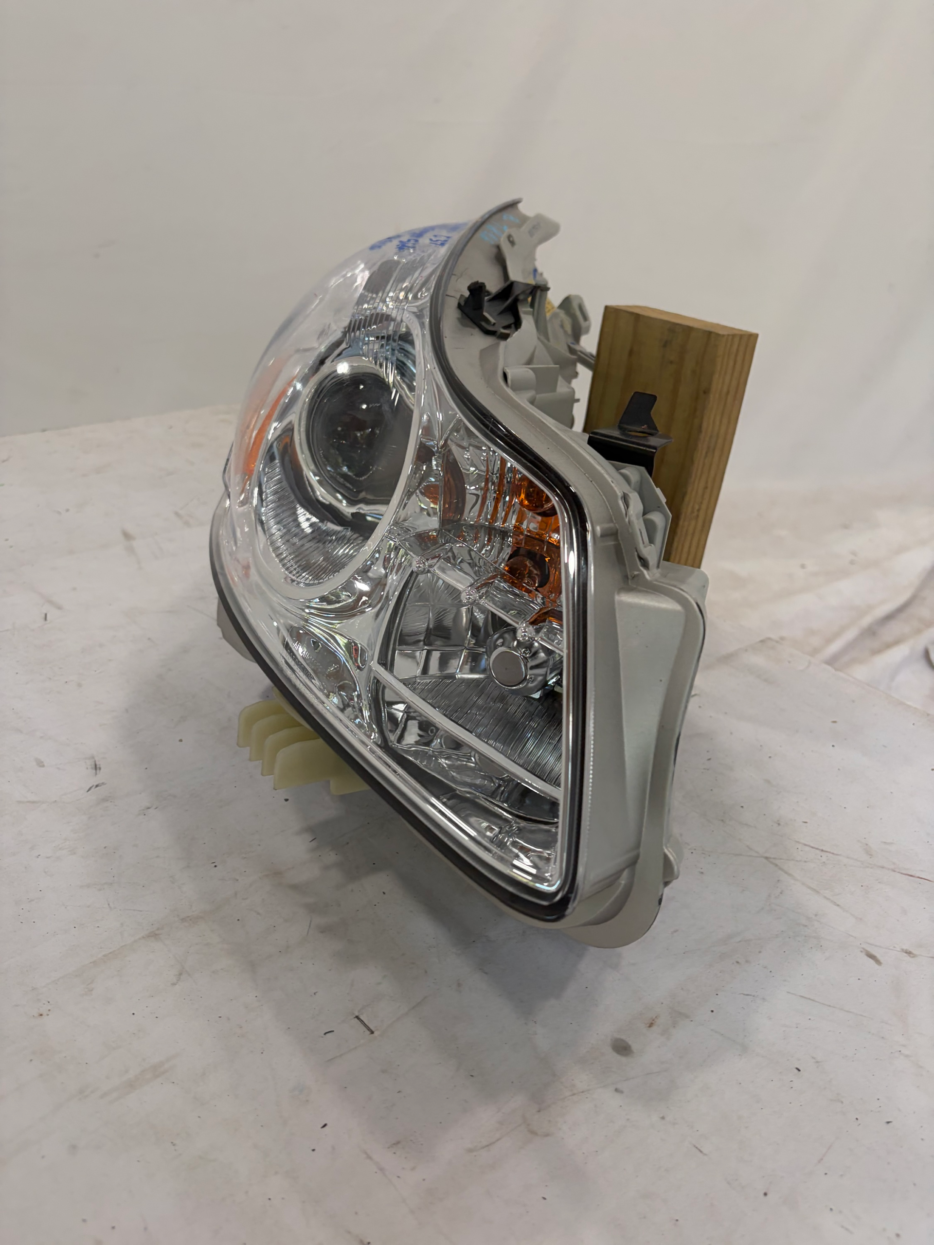 2007-2009 Infinity G37 Passenger Side Headlight RH HID