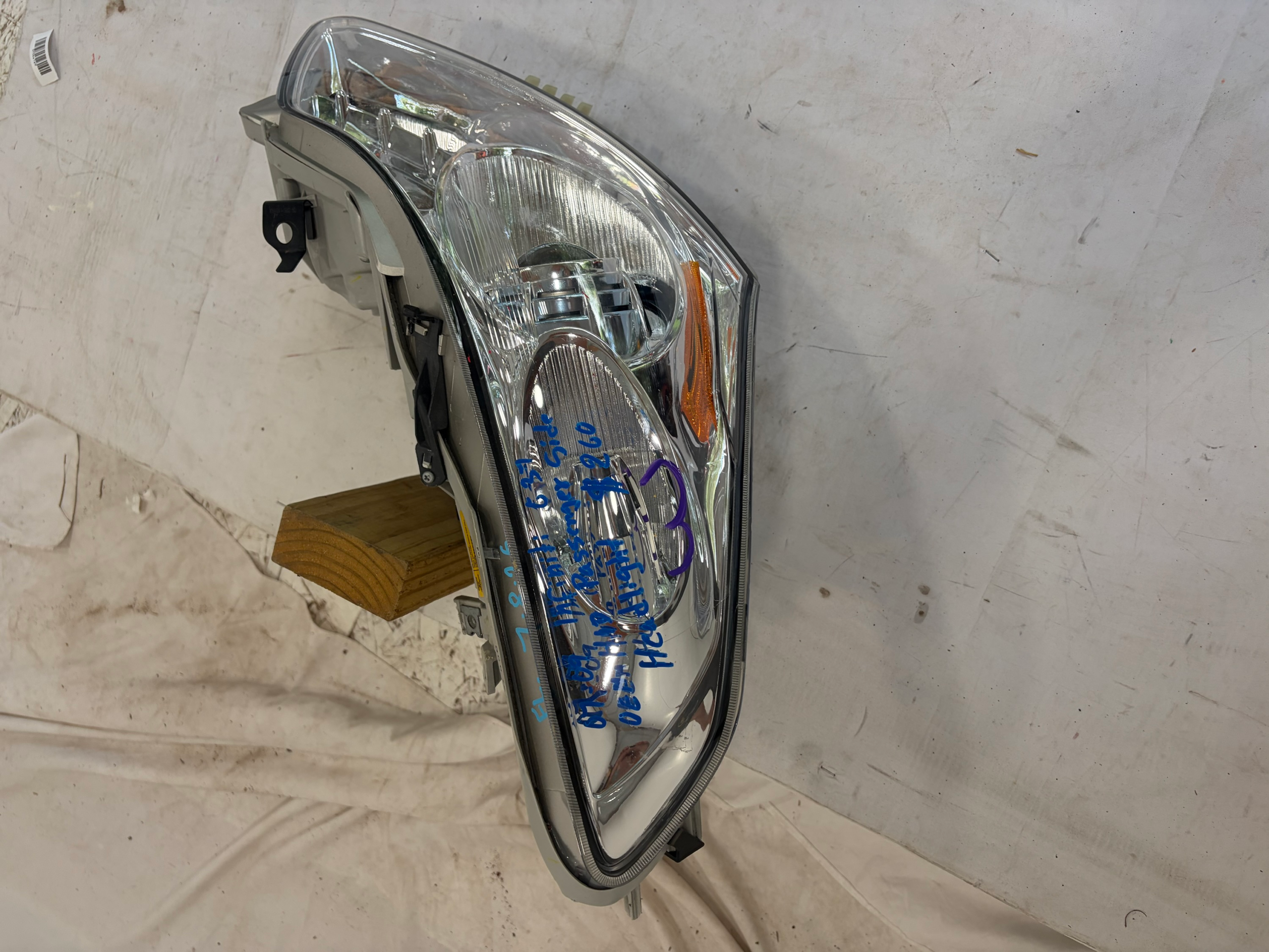 2007-2009 Infinity G37 Passenger Side Headlight RH HID