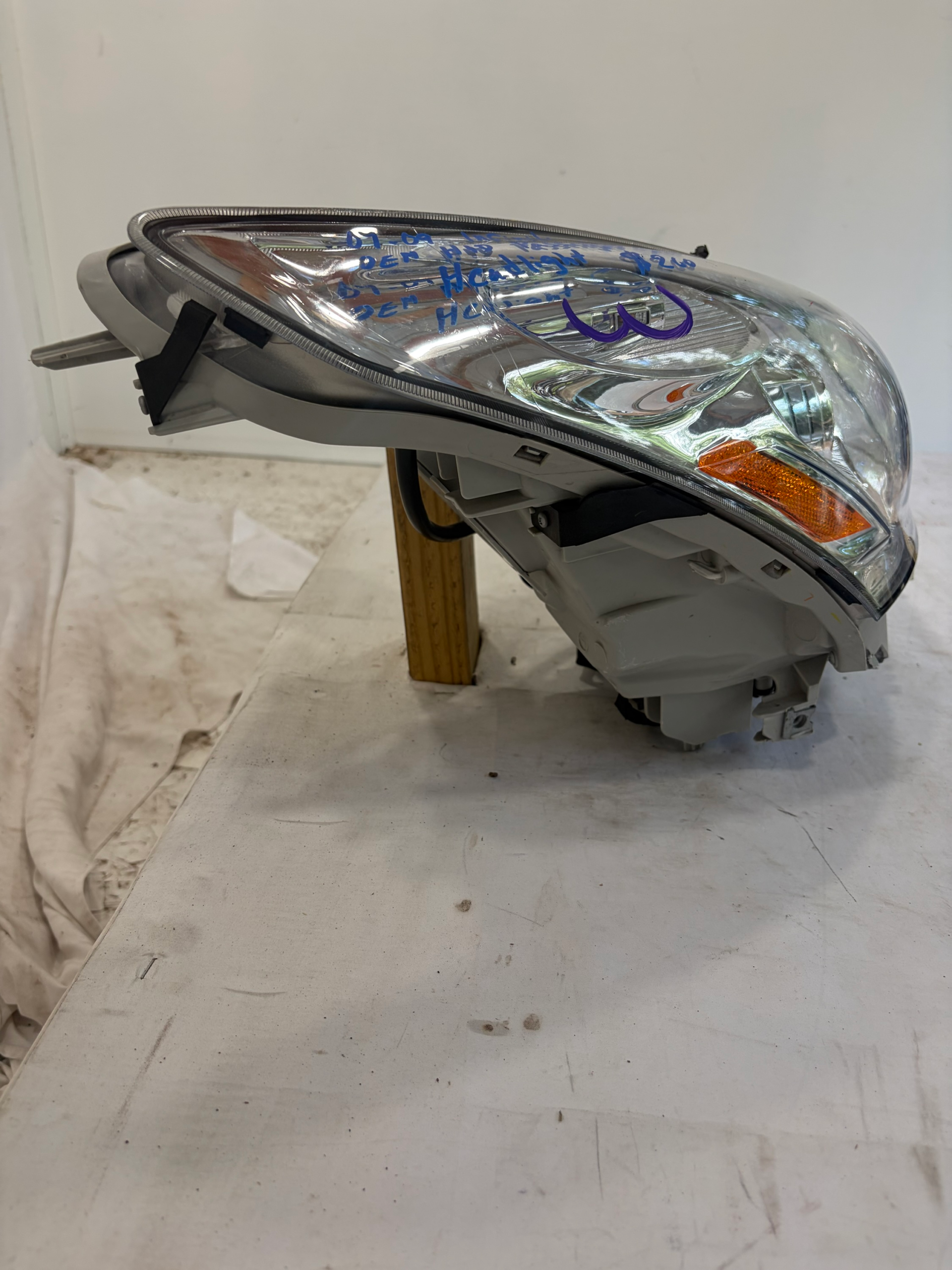 2007-2009 Infinity G37 Passenger Side Headlight RH HID