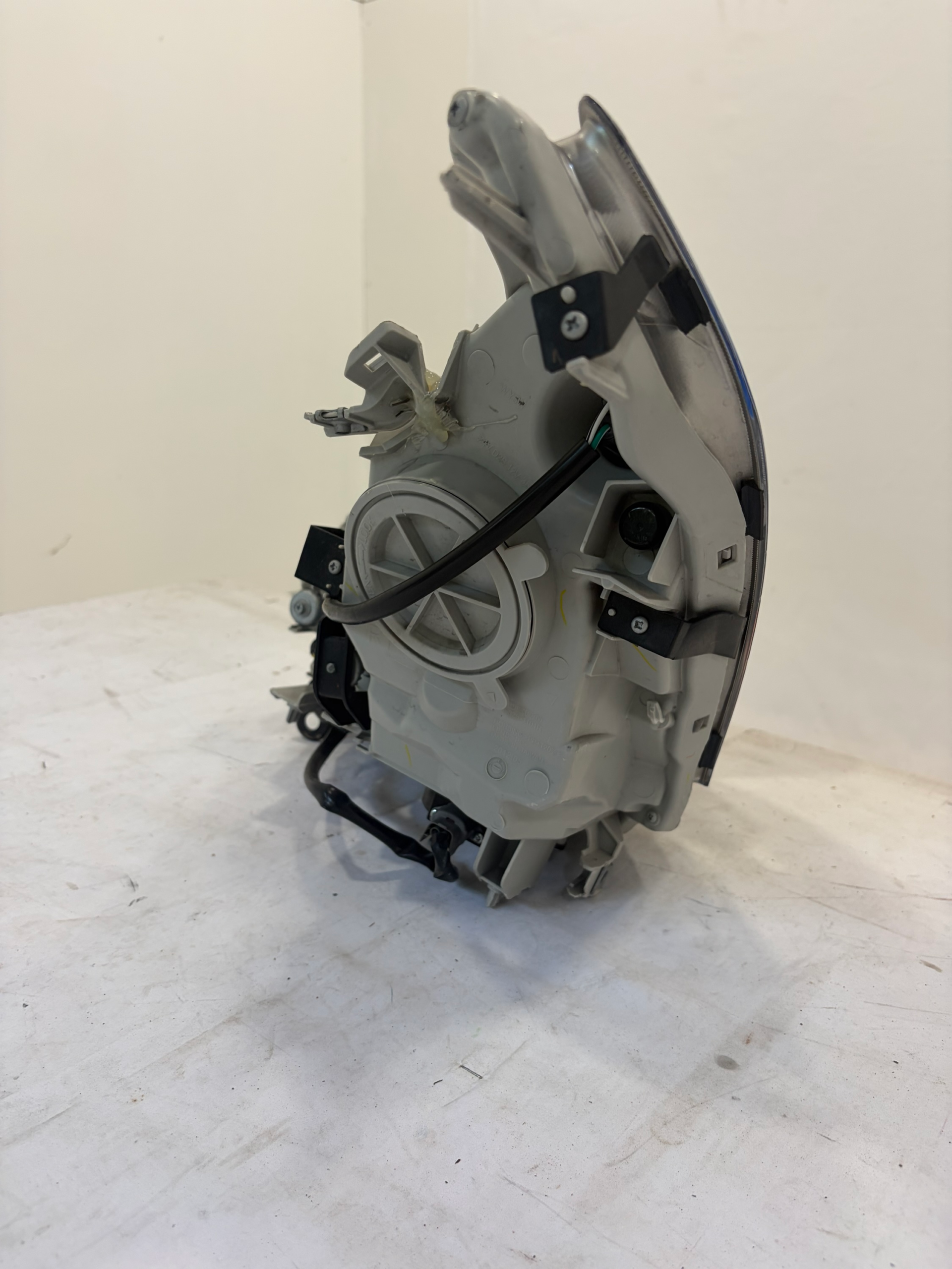 2007-2009 Infinity G37 Passenger Side Headlight RH HID