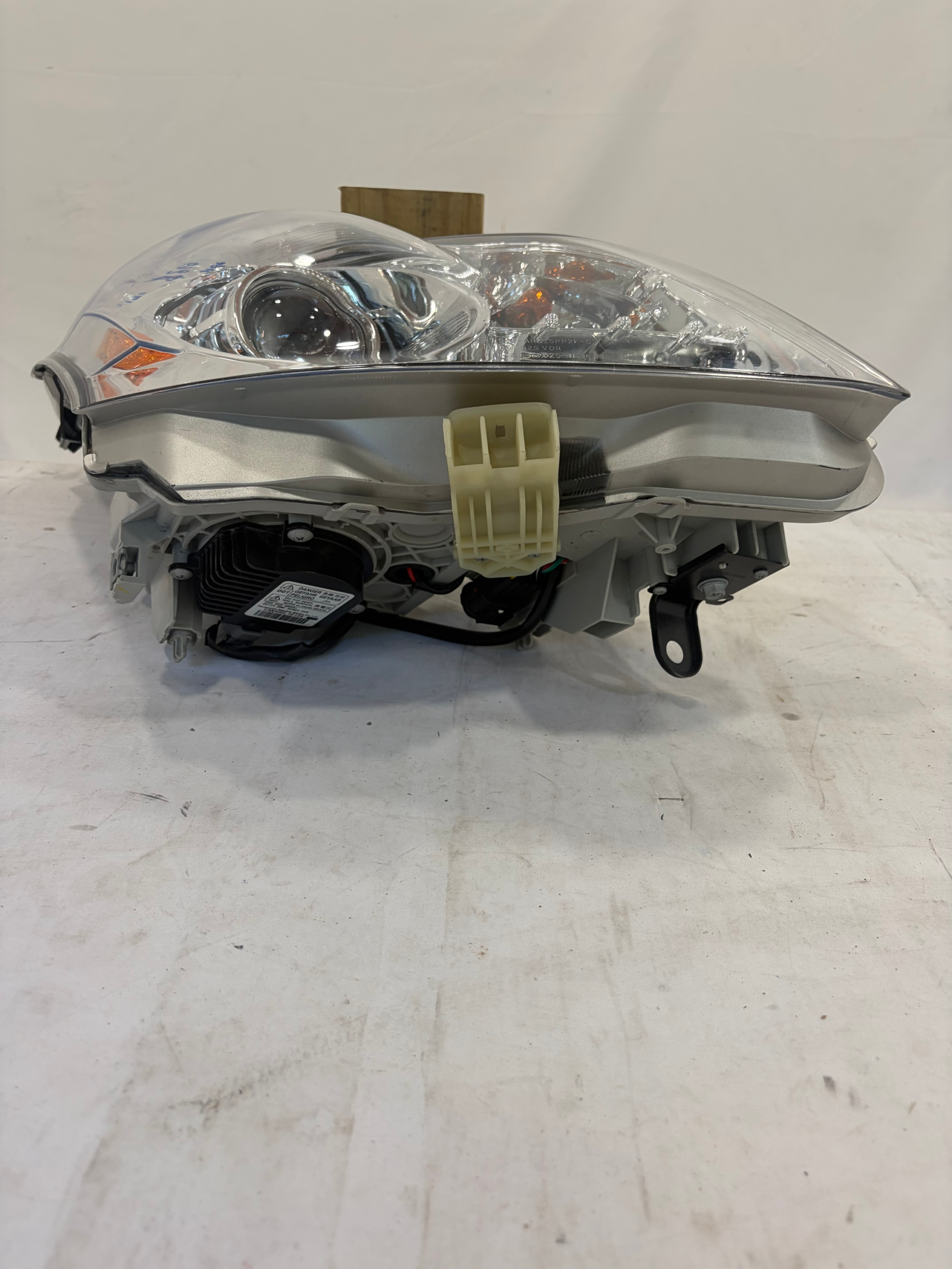 2007-2009 Infinity G37 Passenger Side Headlight RH HID