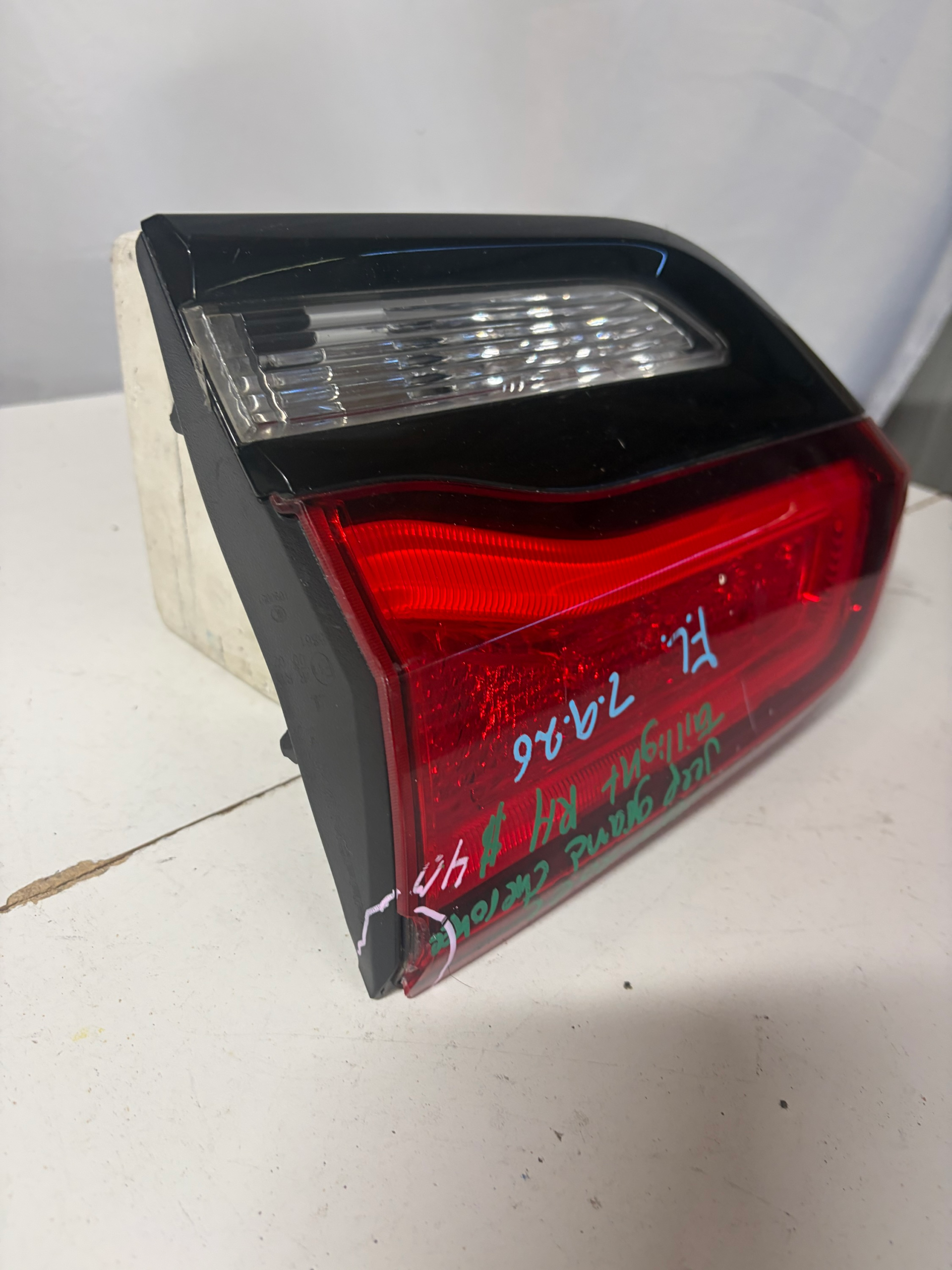 2014-2022 Jeep Grand Cherokee Passenger Side Inner Taillight