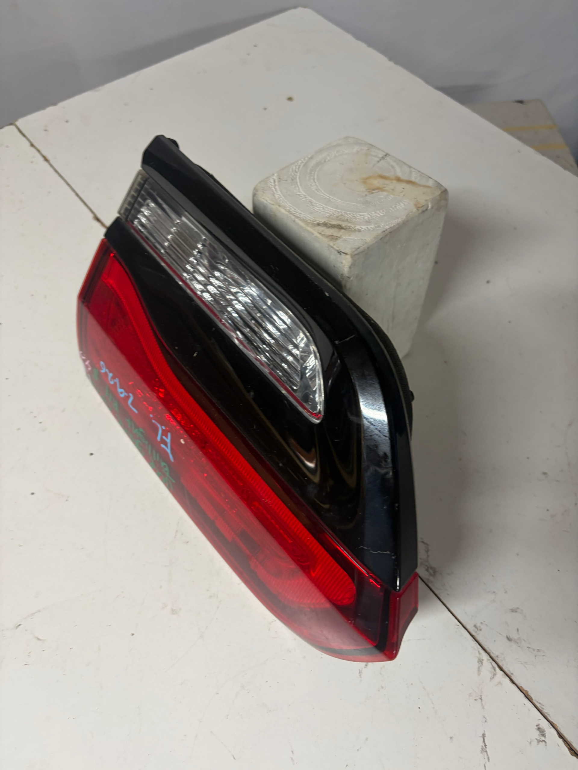 2014-2022 Jeep Grand Cherokee Passenger Side Inner Taillight