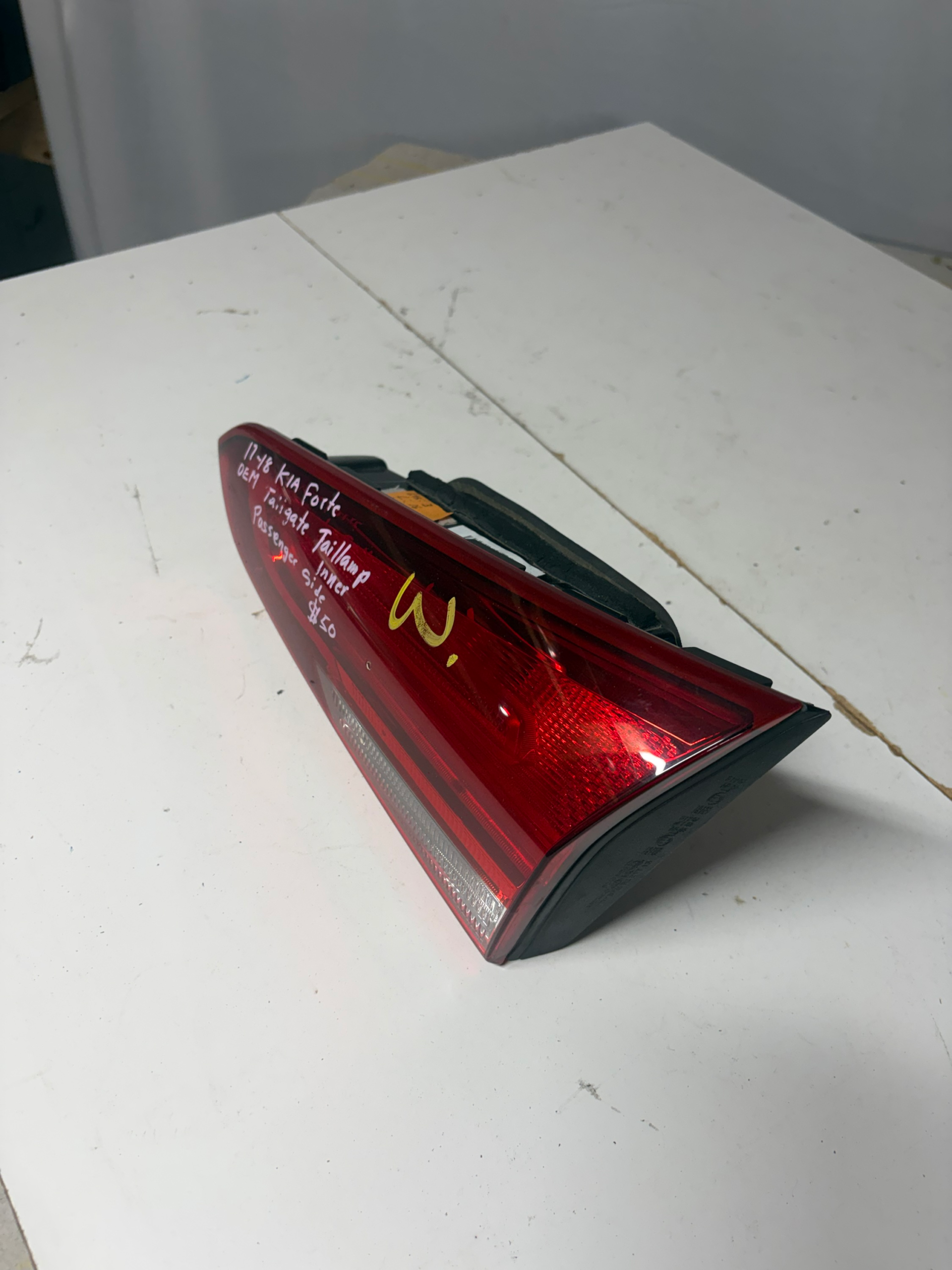 2017-2018 Kia Forte Passenger Side Inner Tailgate Taillight