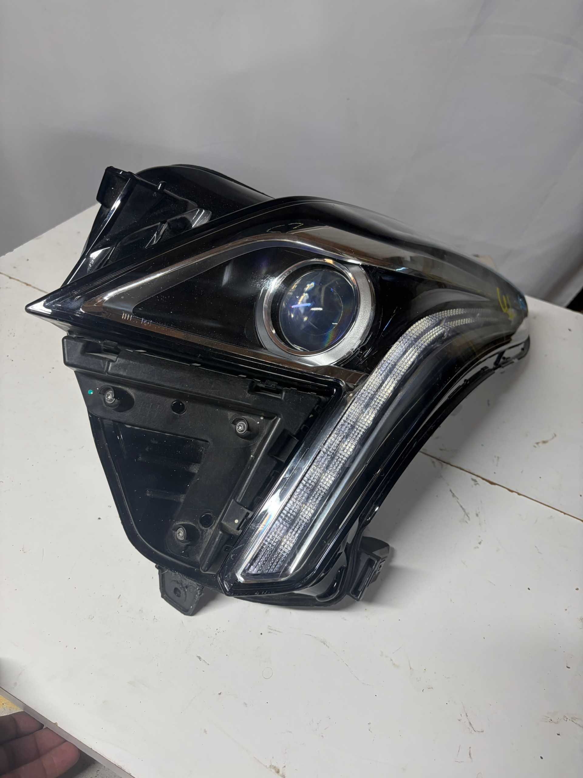 2017-2019 Cadillac XT5 Driver Side Headlight LH LED