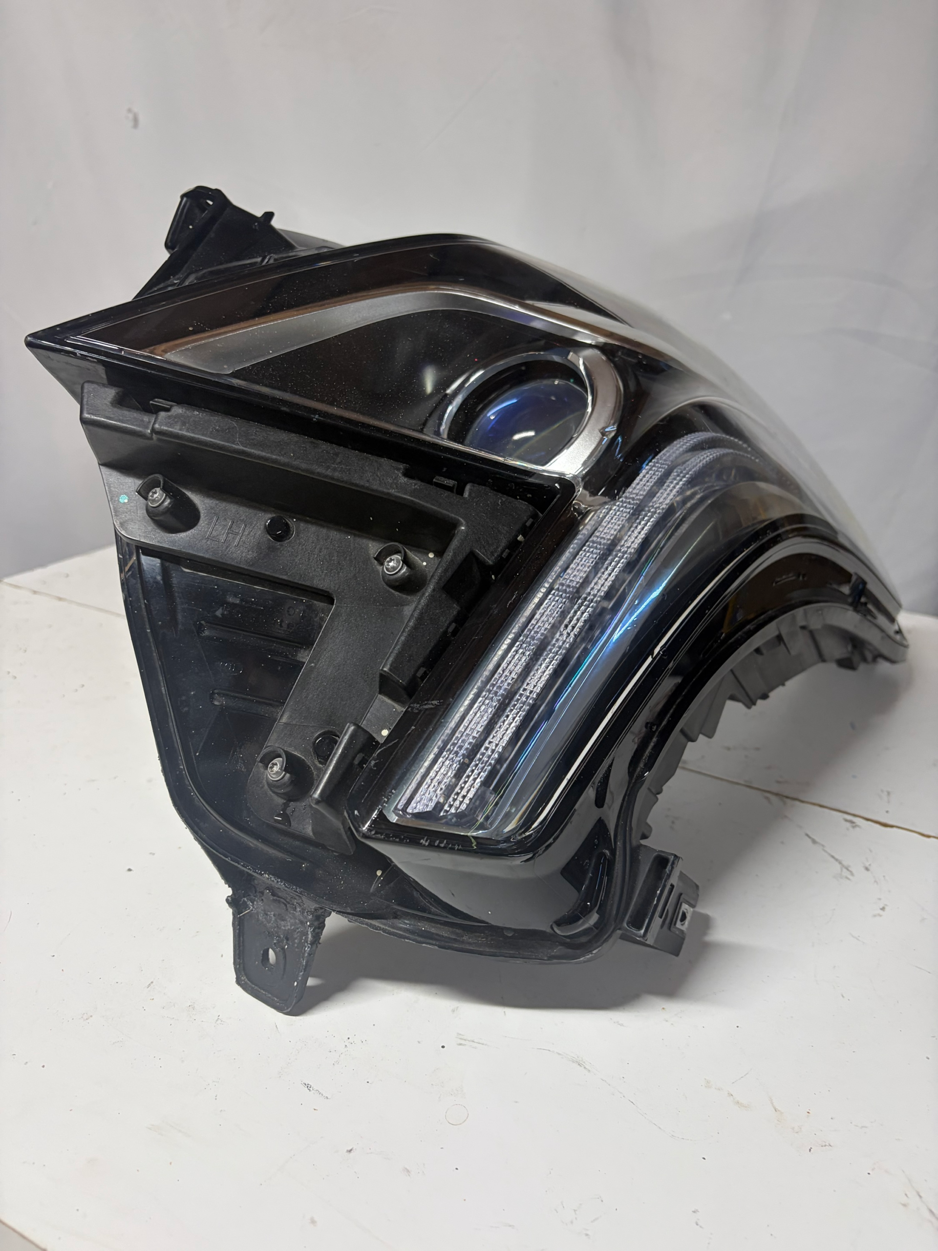 2017-2019 Cadillac XT5 Driver Side Headlight LH LED