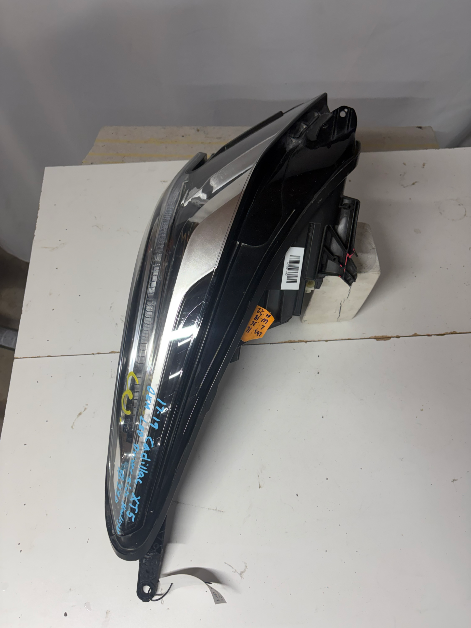 2017-2019 Cadillac XT5 Driver Side Headlight LH LED