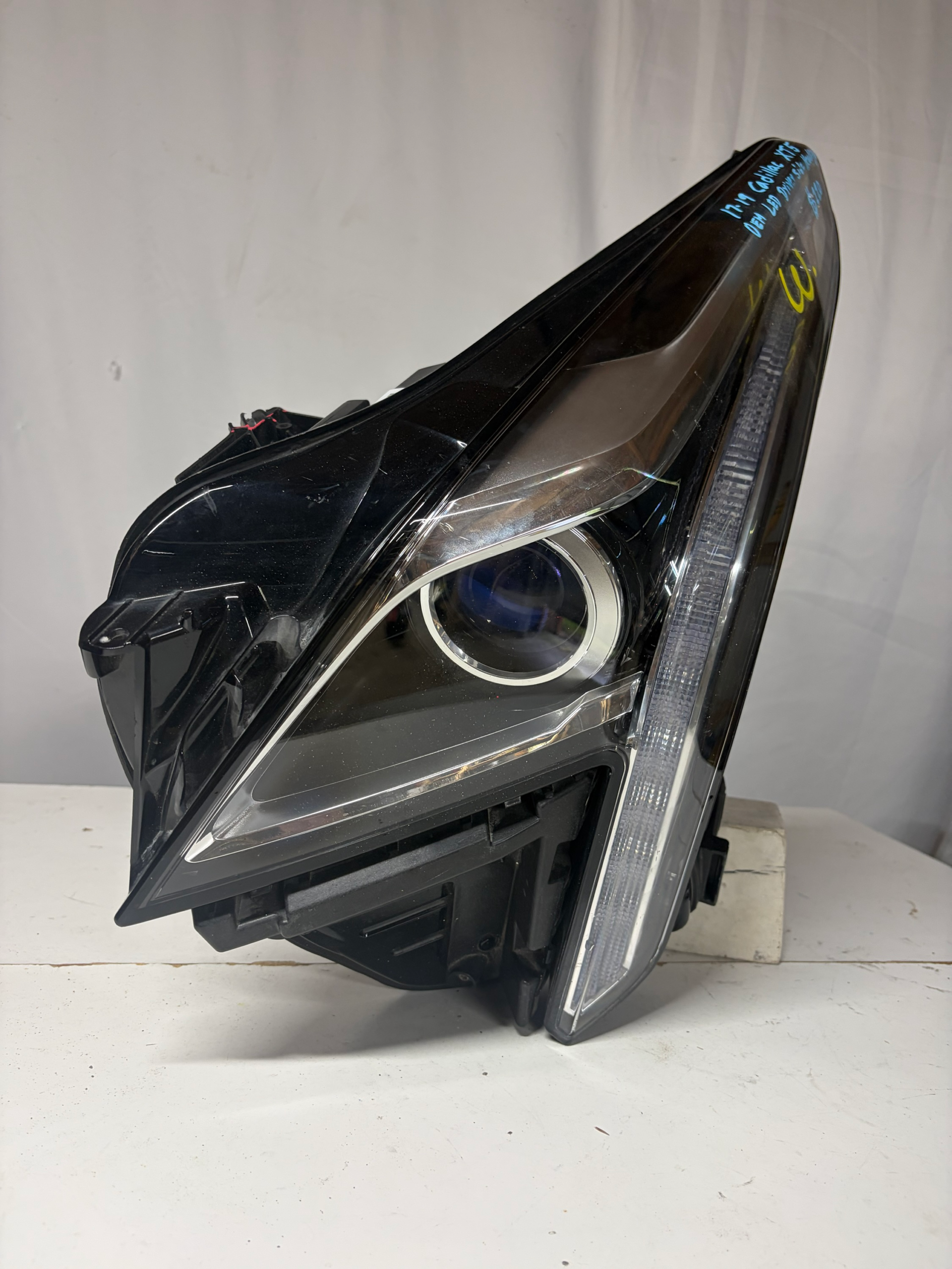 2017-2019 Cadillac XT5 Driver Side Headlight LH LED