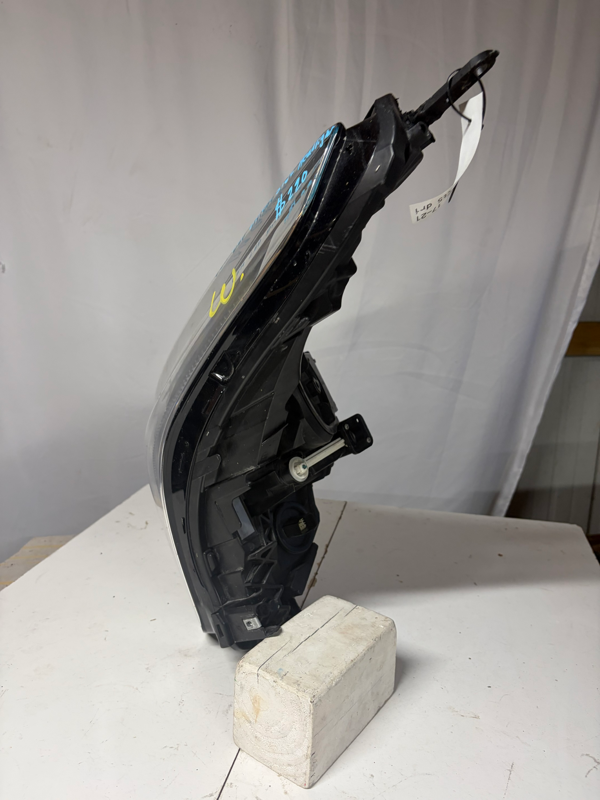 2017-2019 Cadillac XT5 Driver Side Headlight LH LED