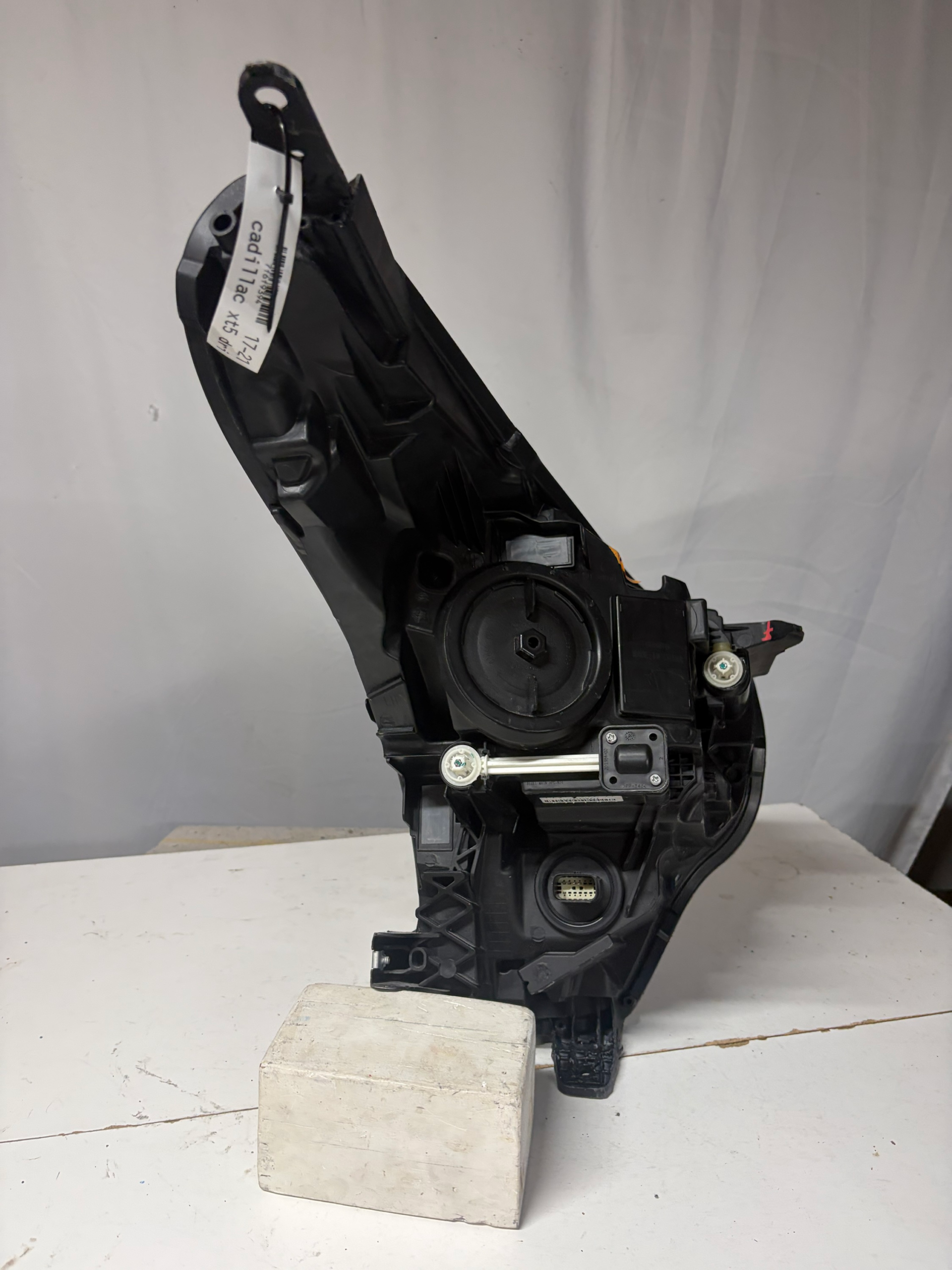 2017-2019 Cadillac XT5 Driver Side Headlight LH LED