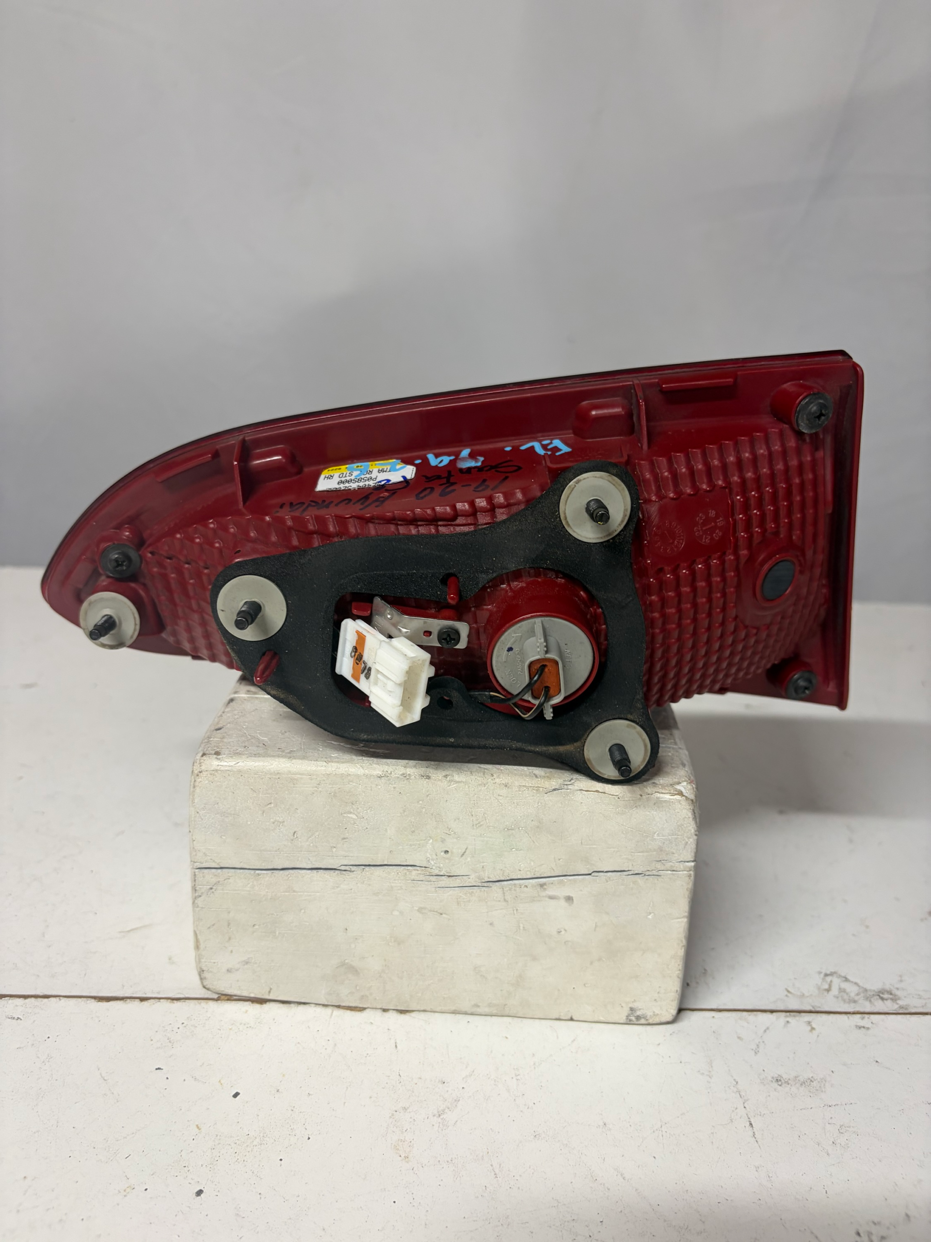 2019-2020 Hyundai Santa Fe Passenger Side Inner Taillight
