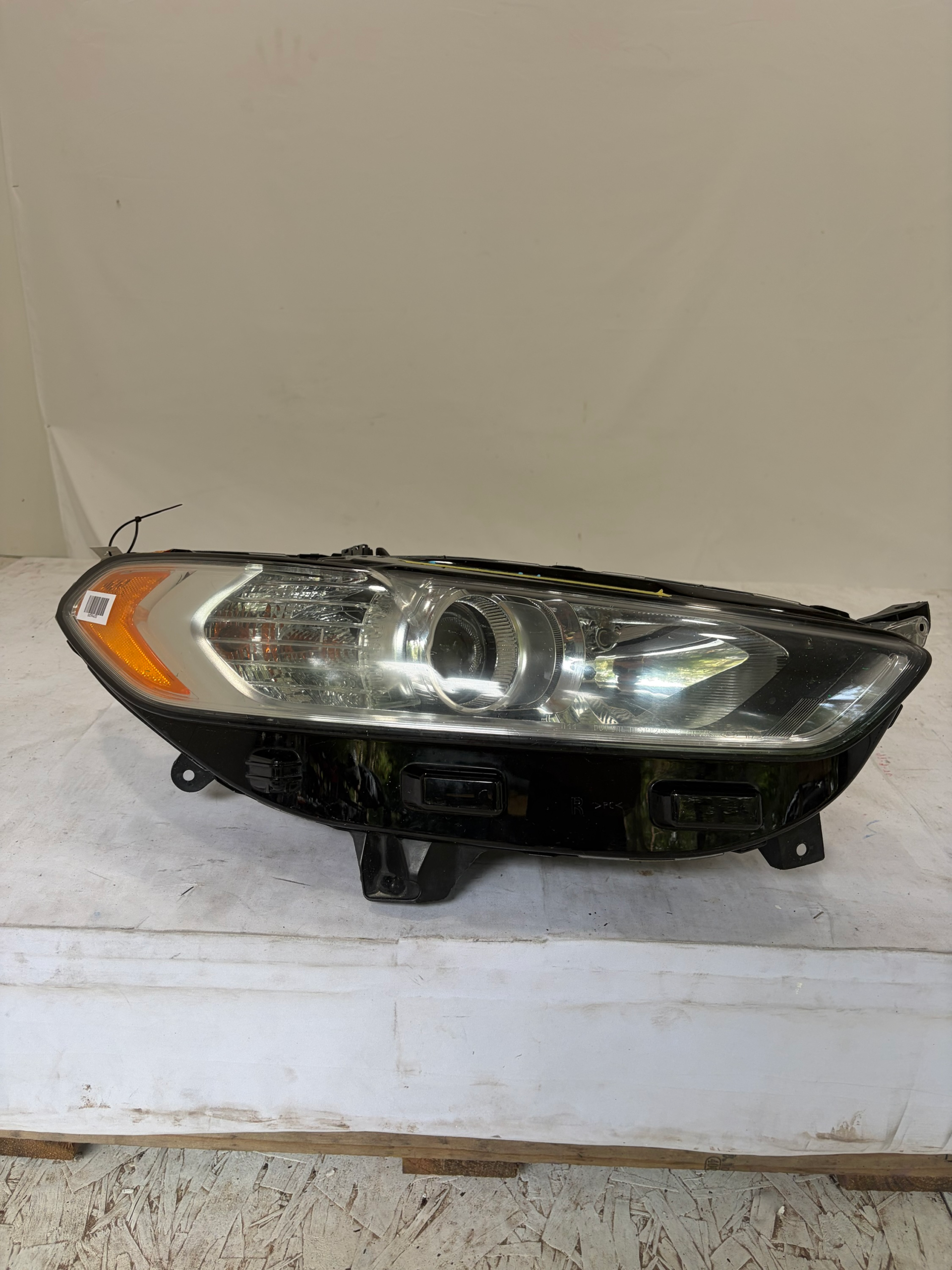 2013-2016 Ford Fusion Passenger Side Headlight