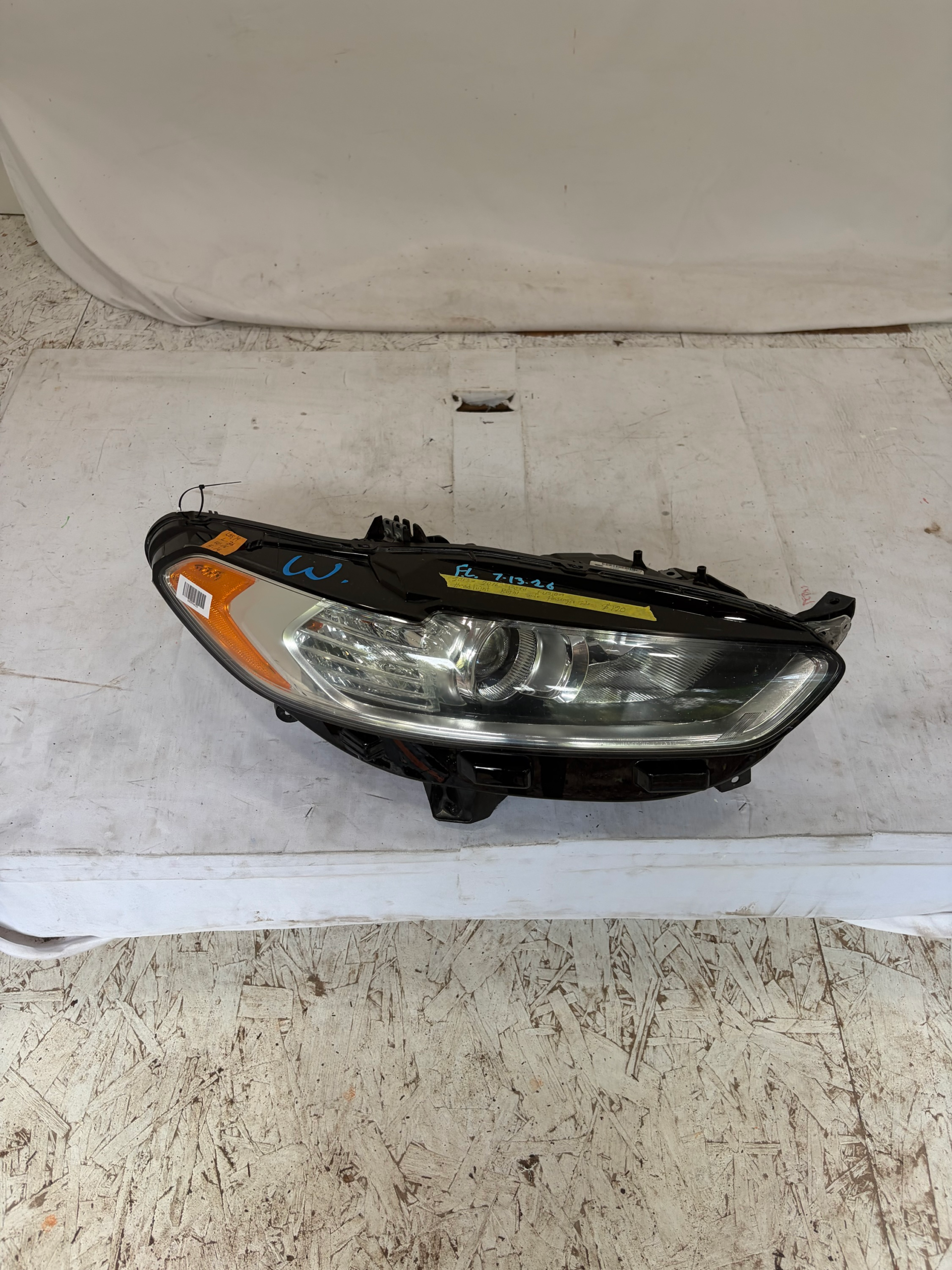 2013-2016 Ford Fusion Passenger Side Headlight