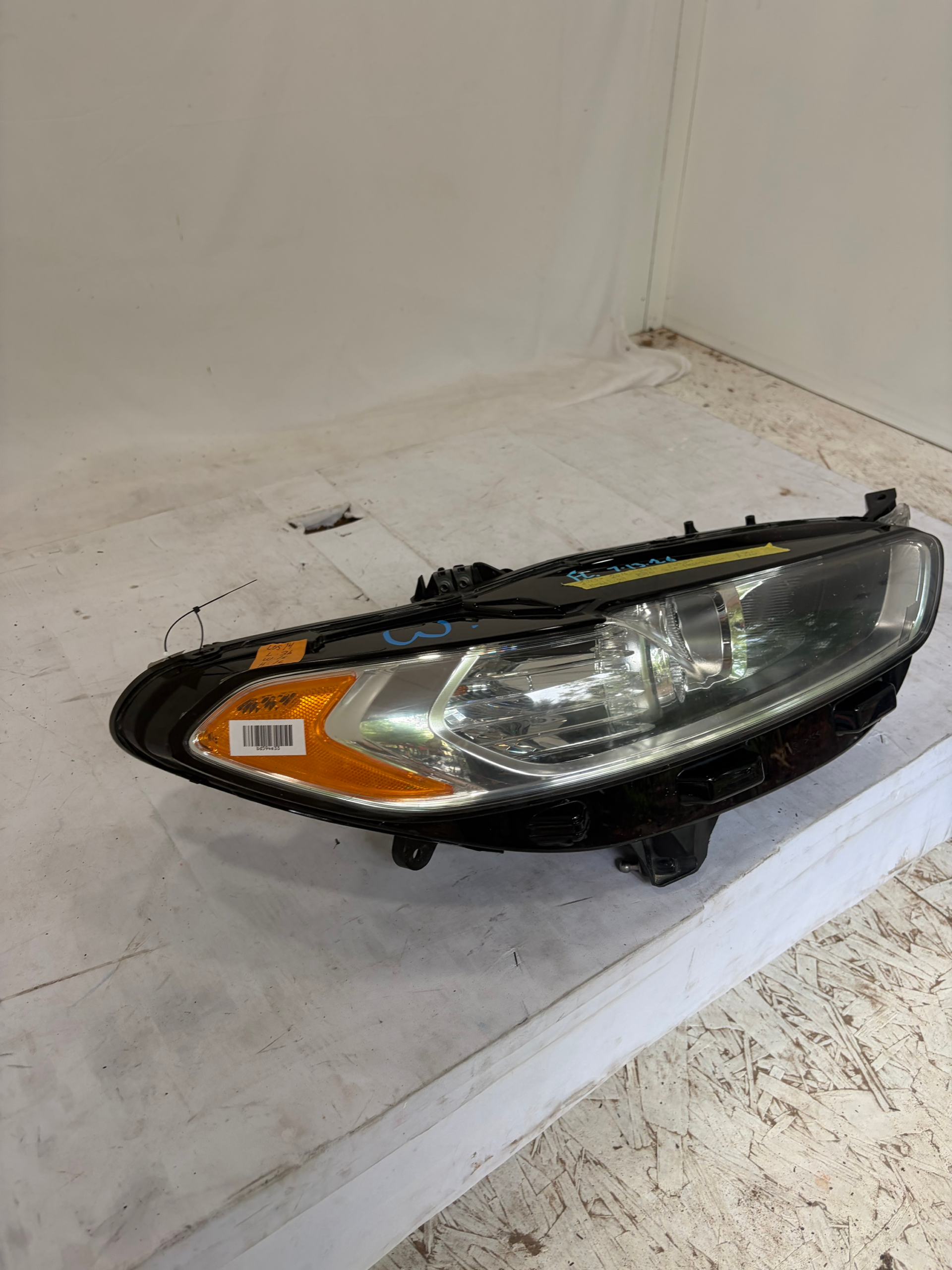 2013-2016 Ford Fusion Passenger Side Headlight