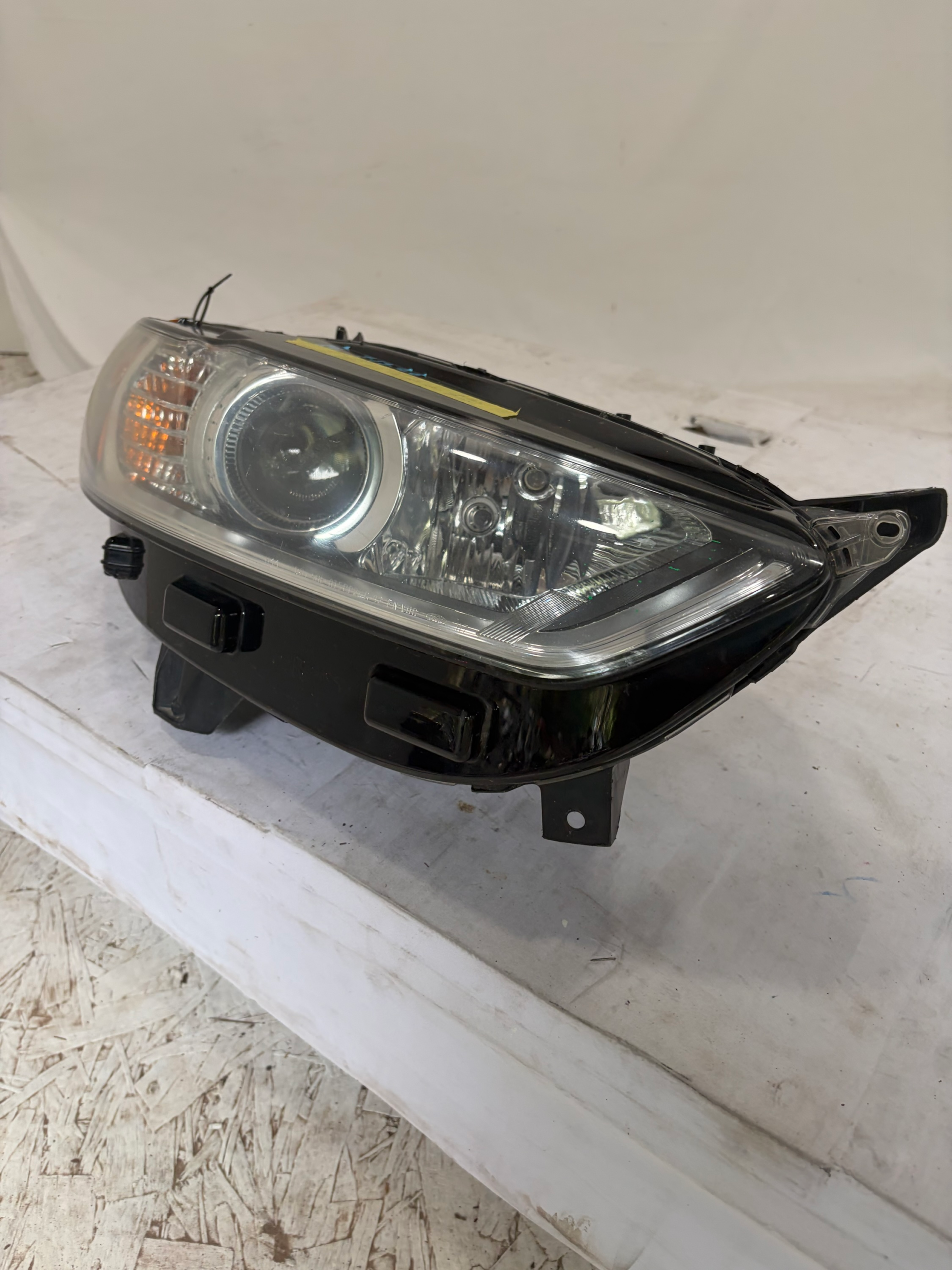 2013-2016 Ford Fusion Passenger Side Headlight