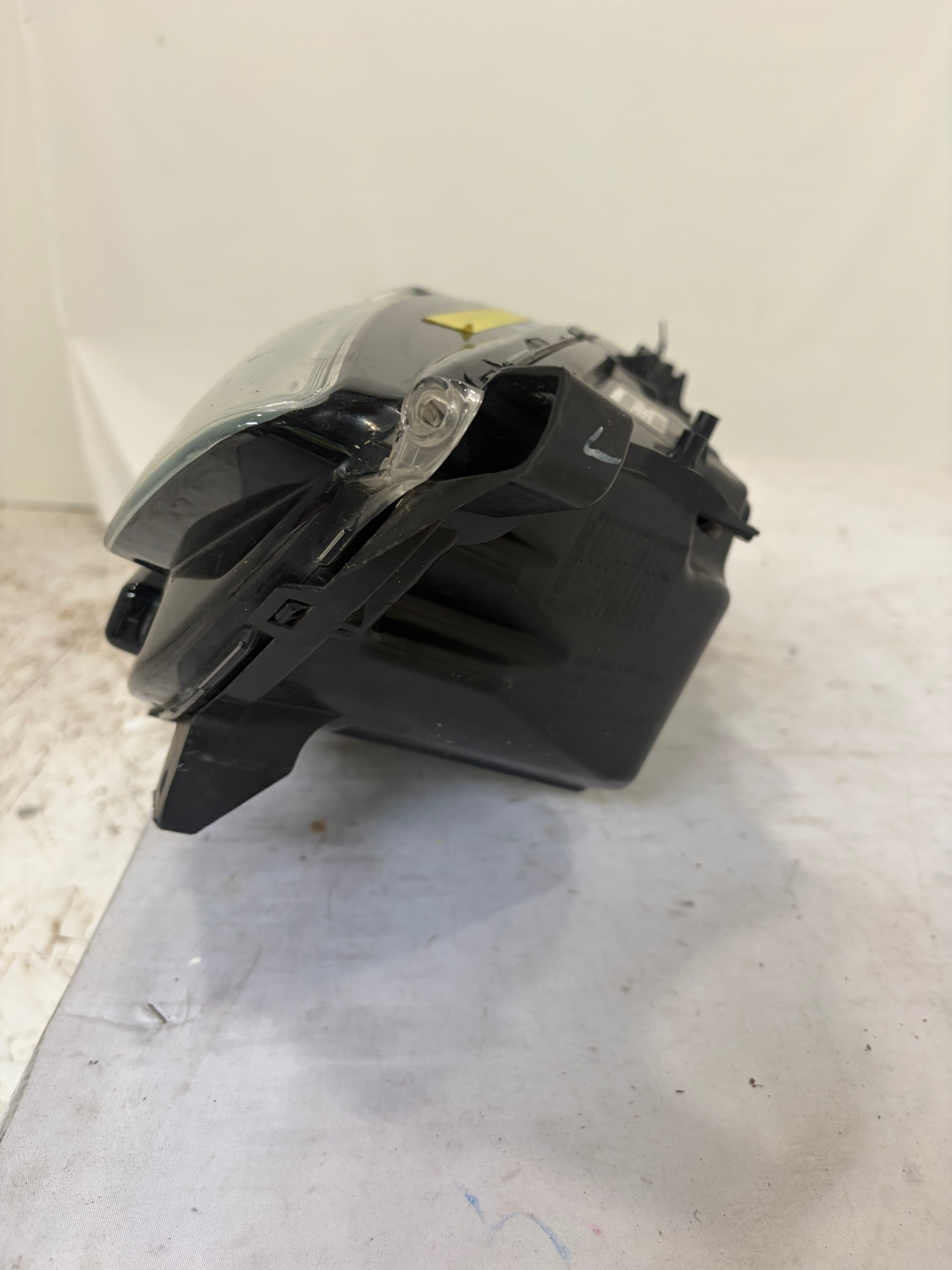 2013-2016 Ford Fusion Passenger Side Headlight