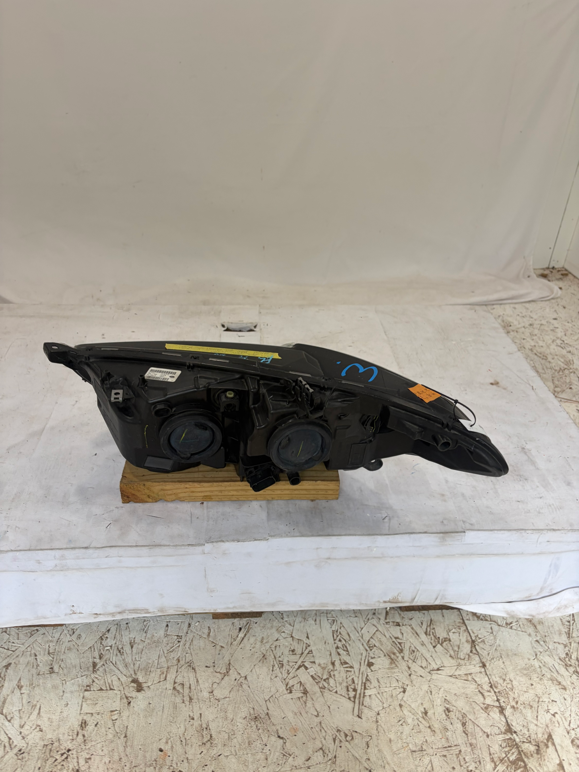 2013-2016 Ford Fusion Passenger Side Headlight