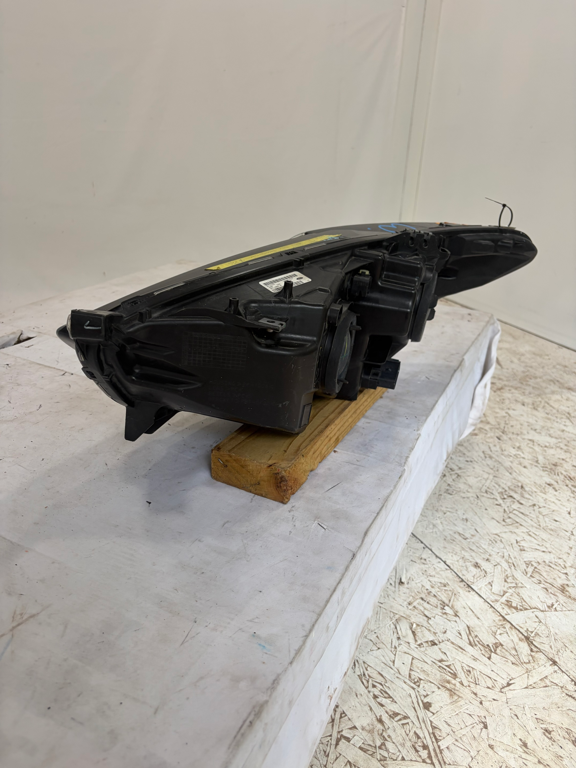 2013-2016 Ford Fusion Passenger Side Headlight