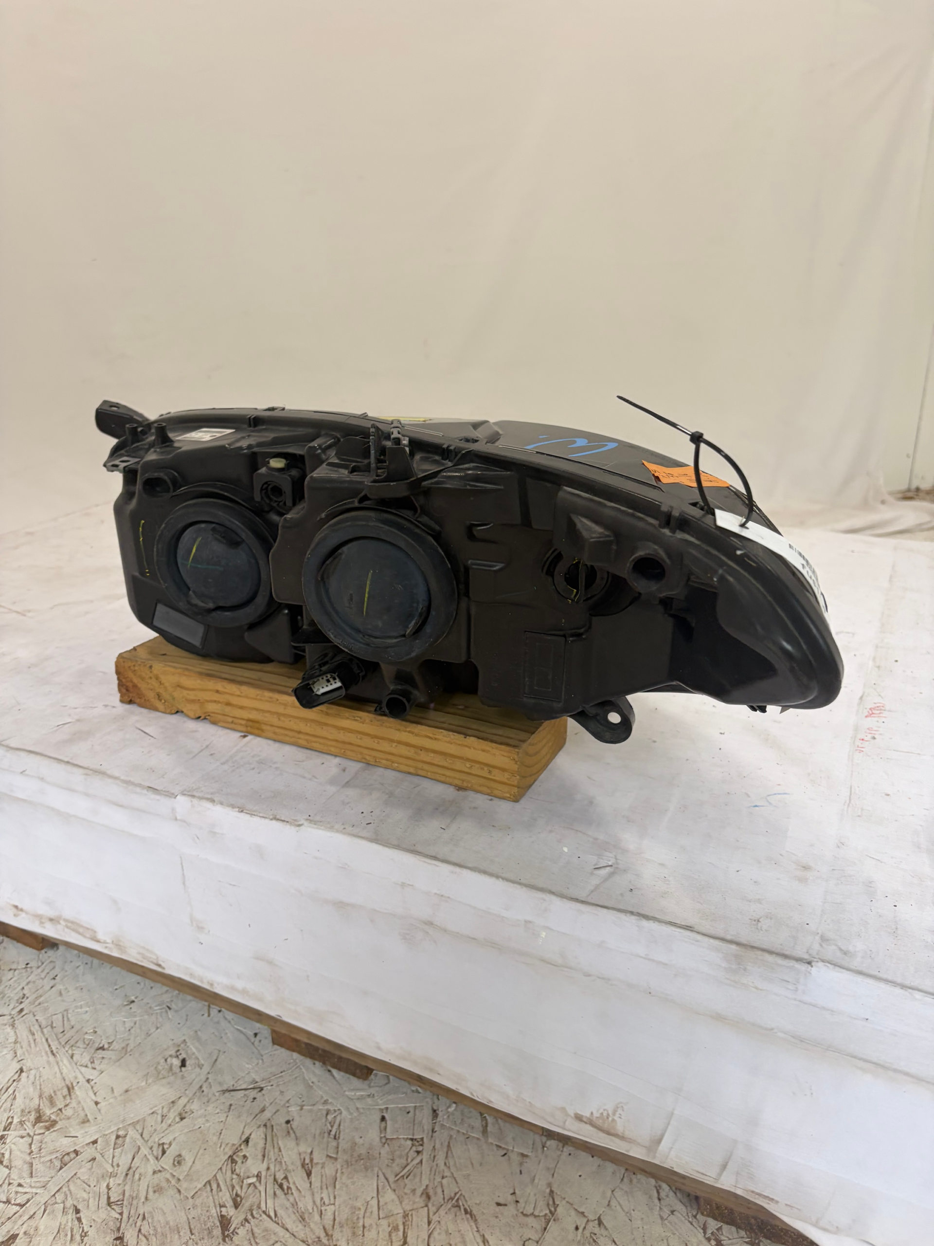 2013-2016 Ford Fusion Passenger Side Headlight