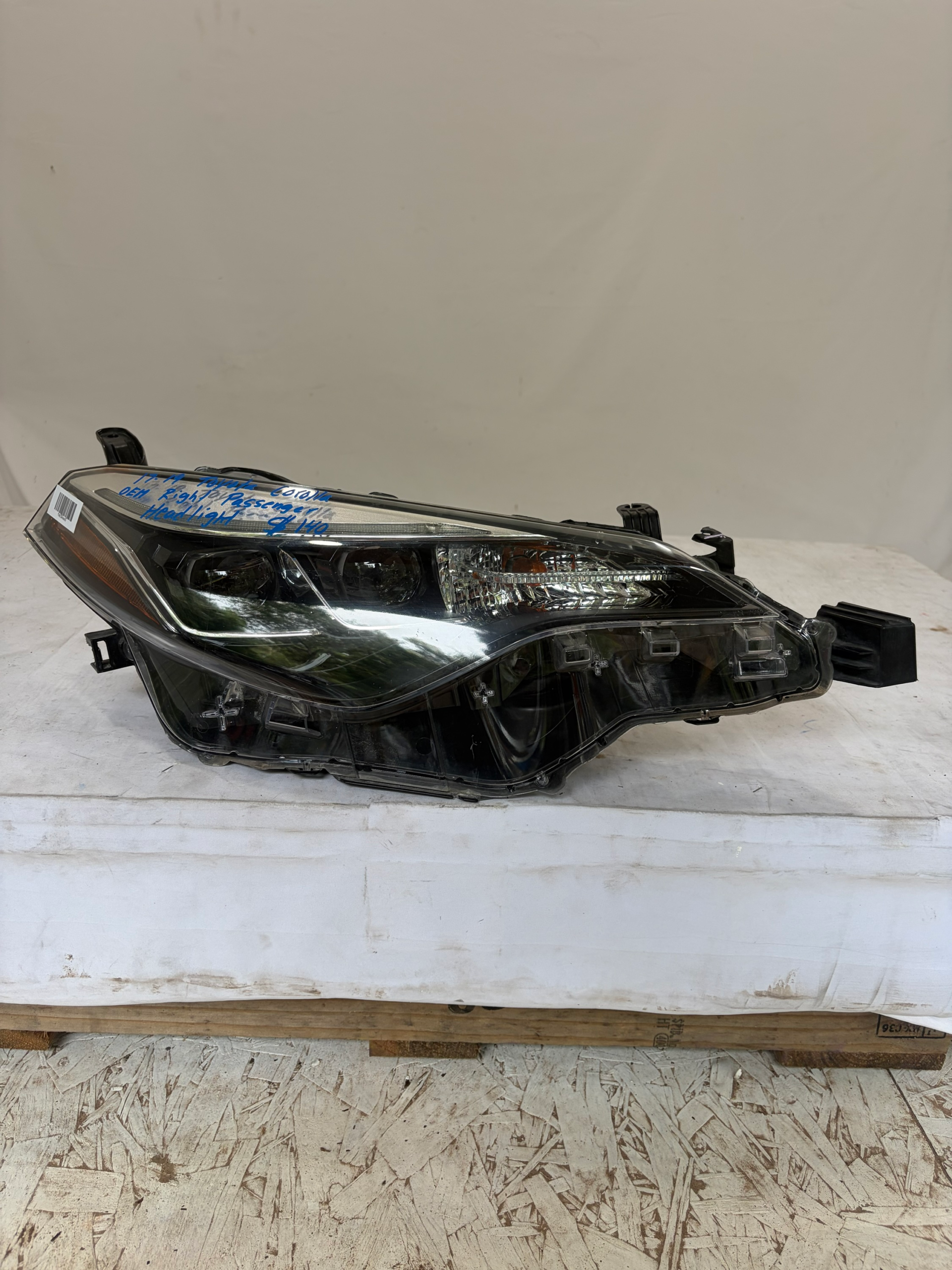 2017-2019 Toyota Corolla Passenger Side Headlight