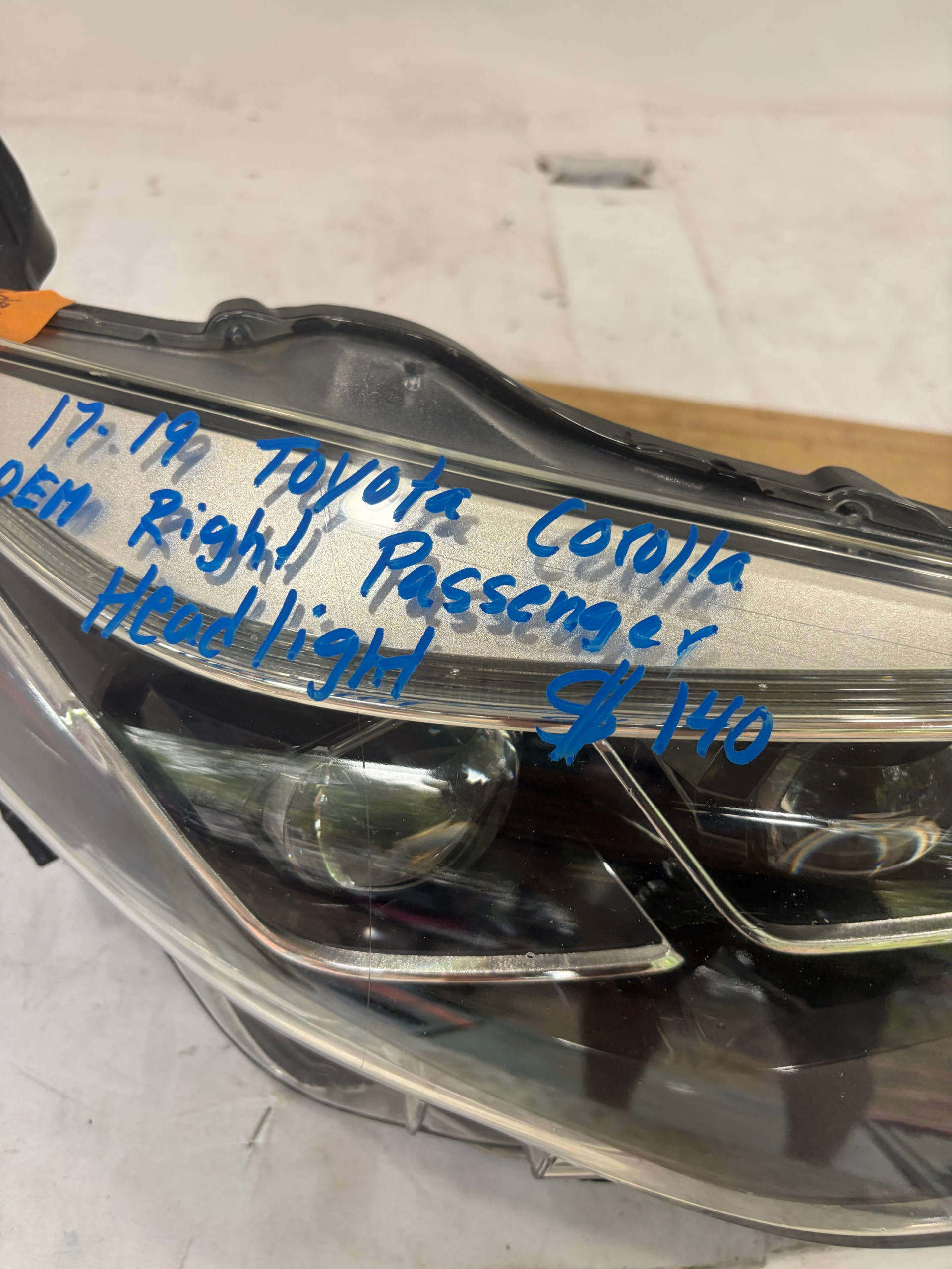 2017-2019 Toyota Corolla Passenger Side Headlight