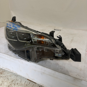 2017-2019 Toyota Corolla Passenger Side Headlight - Image 2
