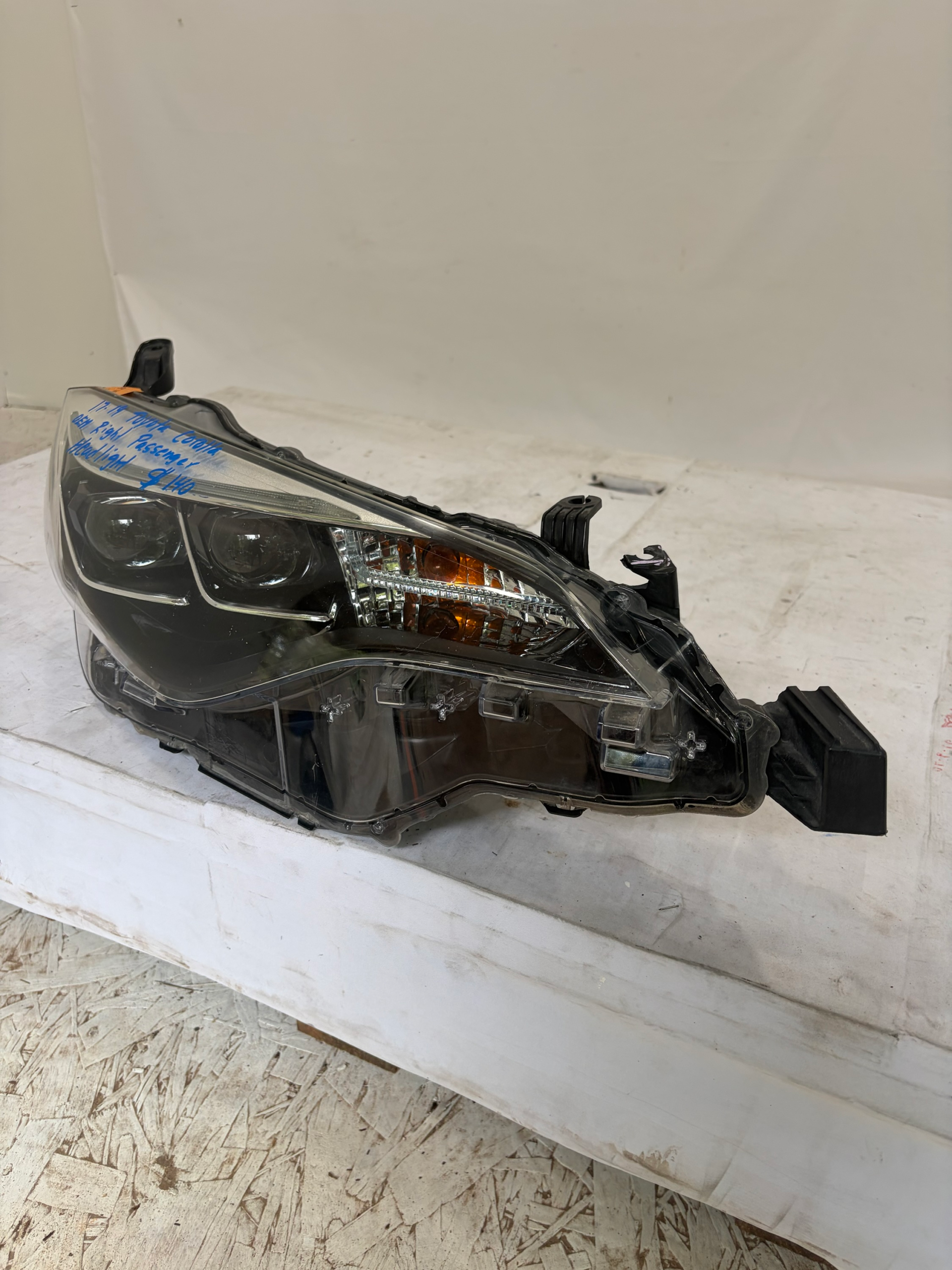 2017-2019 Toyota Corolla Passenger Side Headlight
