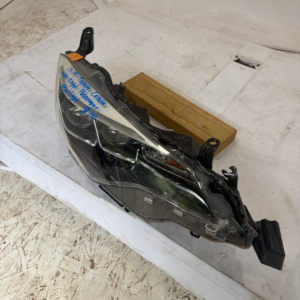2017-2019 Toyota Corolla Passenger Side Headlight - Image 3