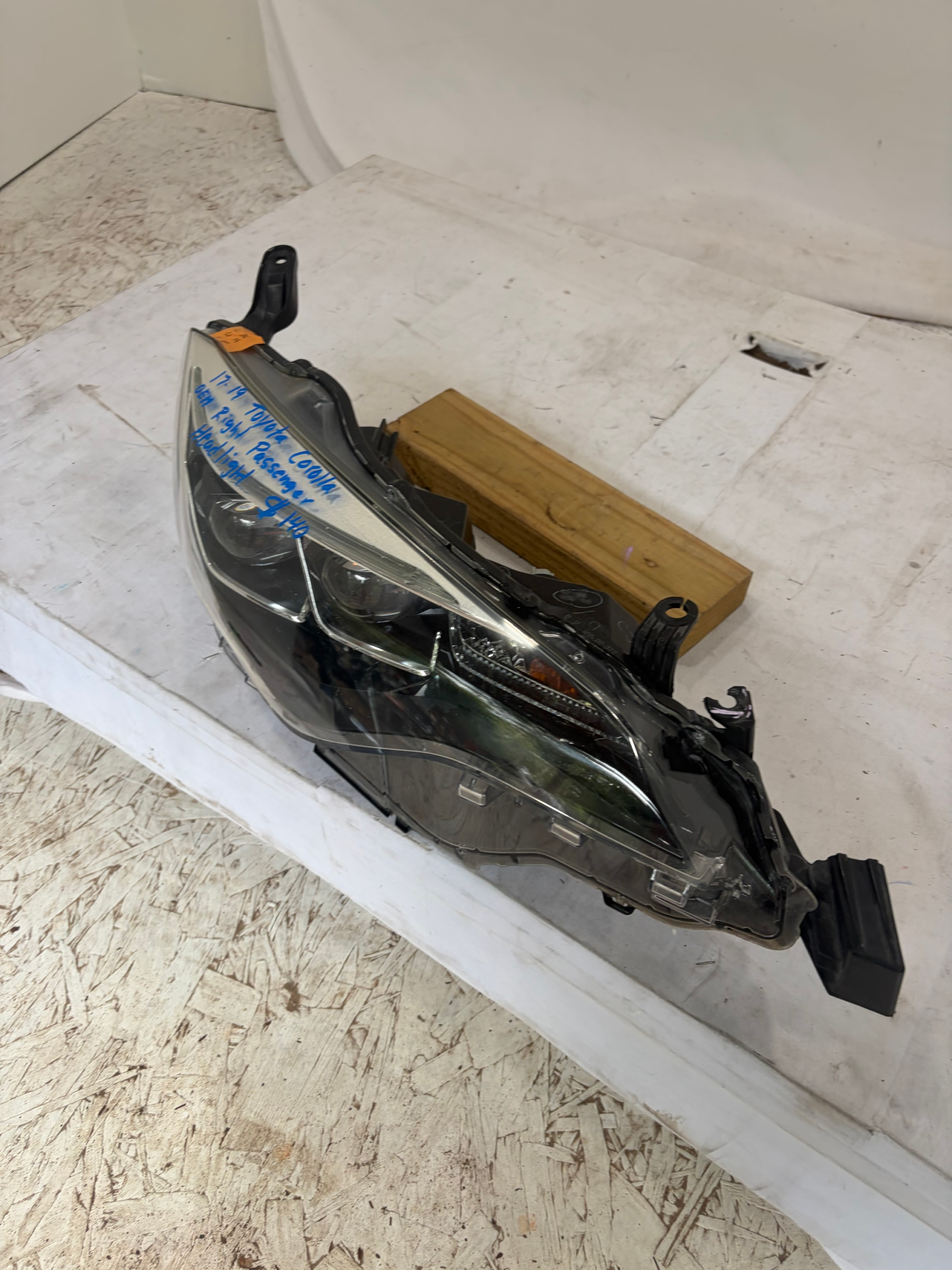 2017-2019 Toyota Corolla Passenger Side Headlight