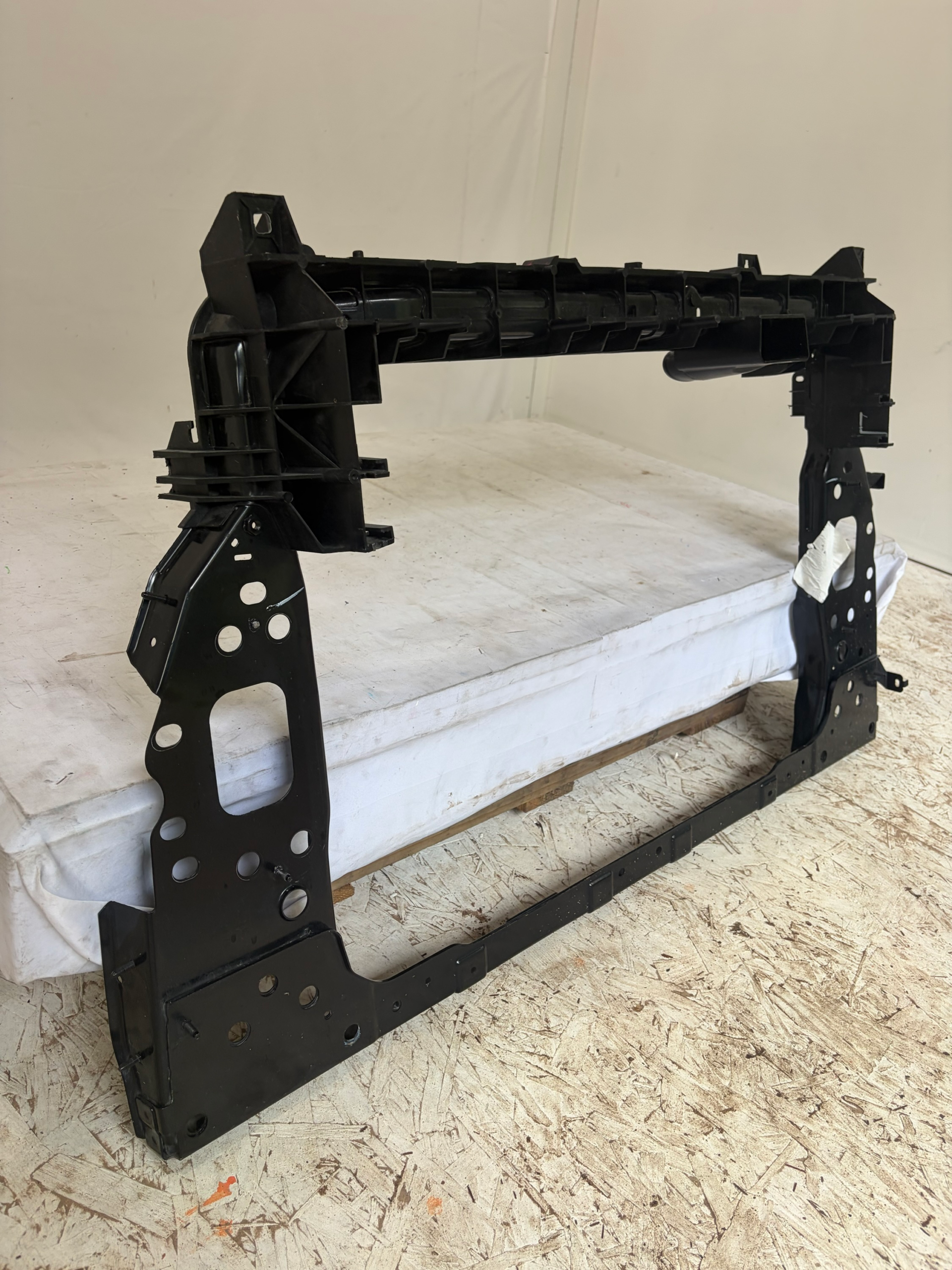 2015-2018 Jeep Renegade Radiator Support