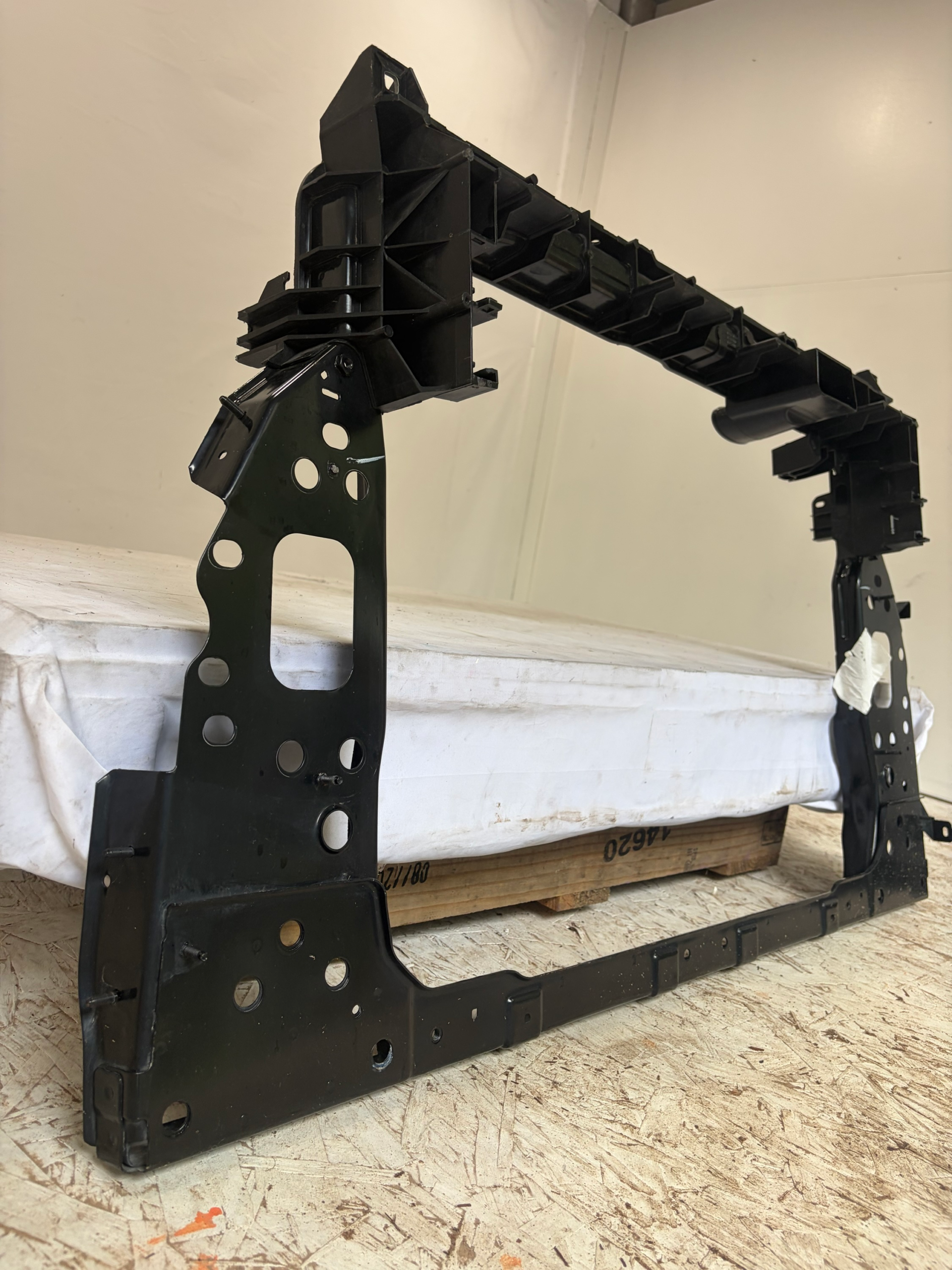 2015-2018 Jeep Renegade Radiator Support