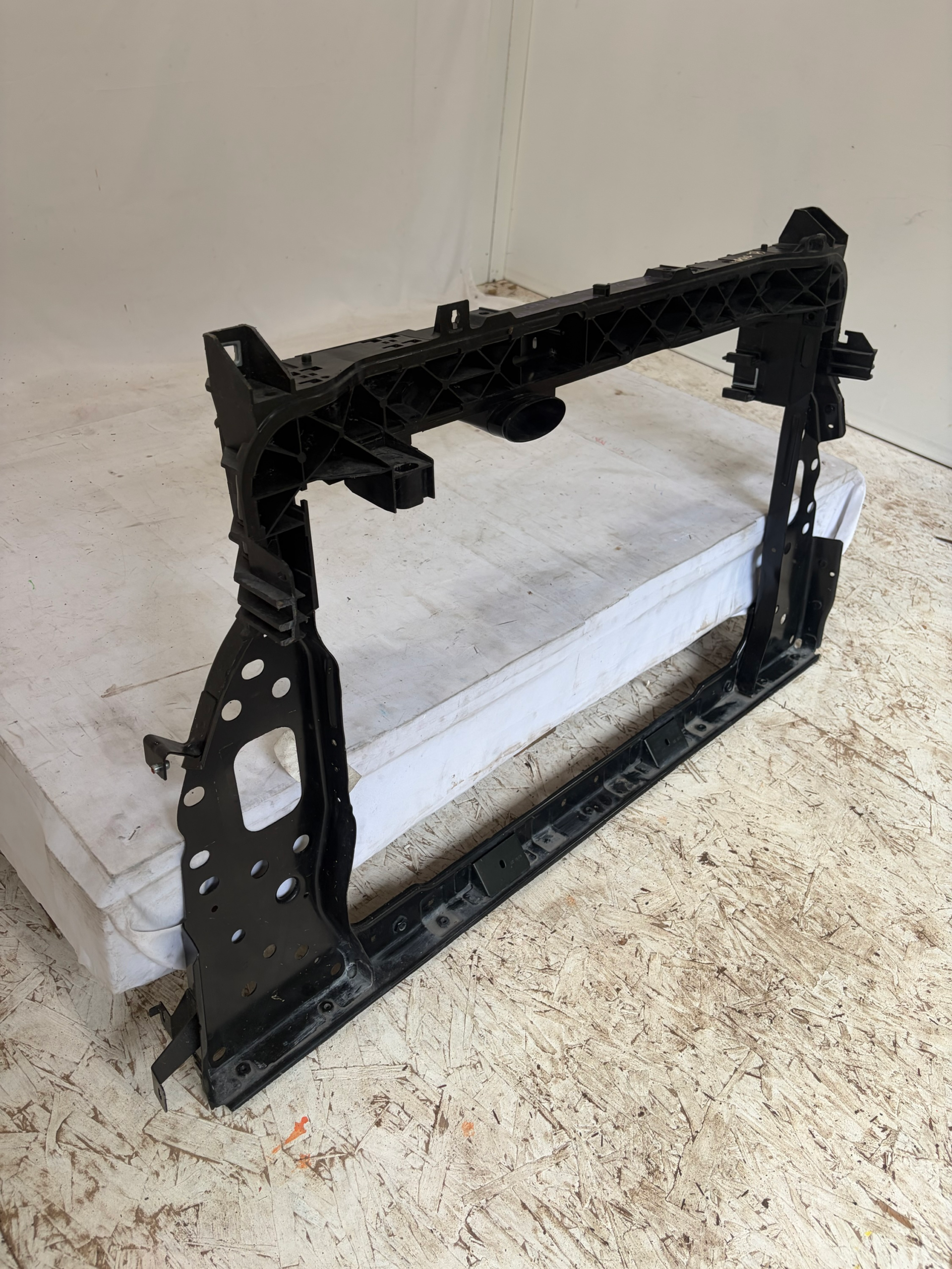 2015-2018 Jeep Renegade Radiator Support